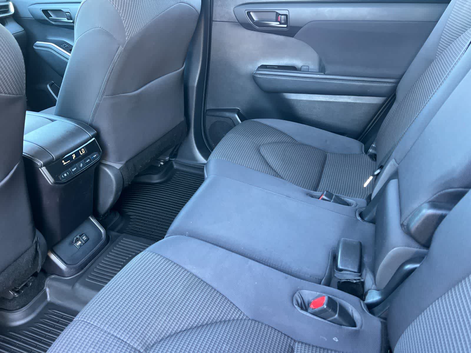2021 Toyota Highlander L photo 4