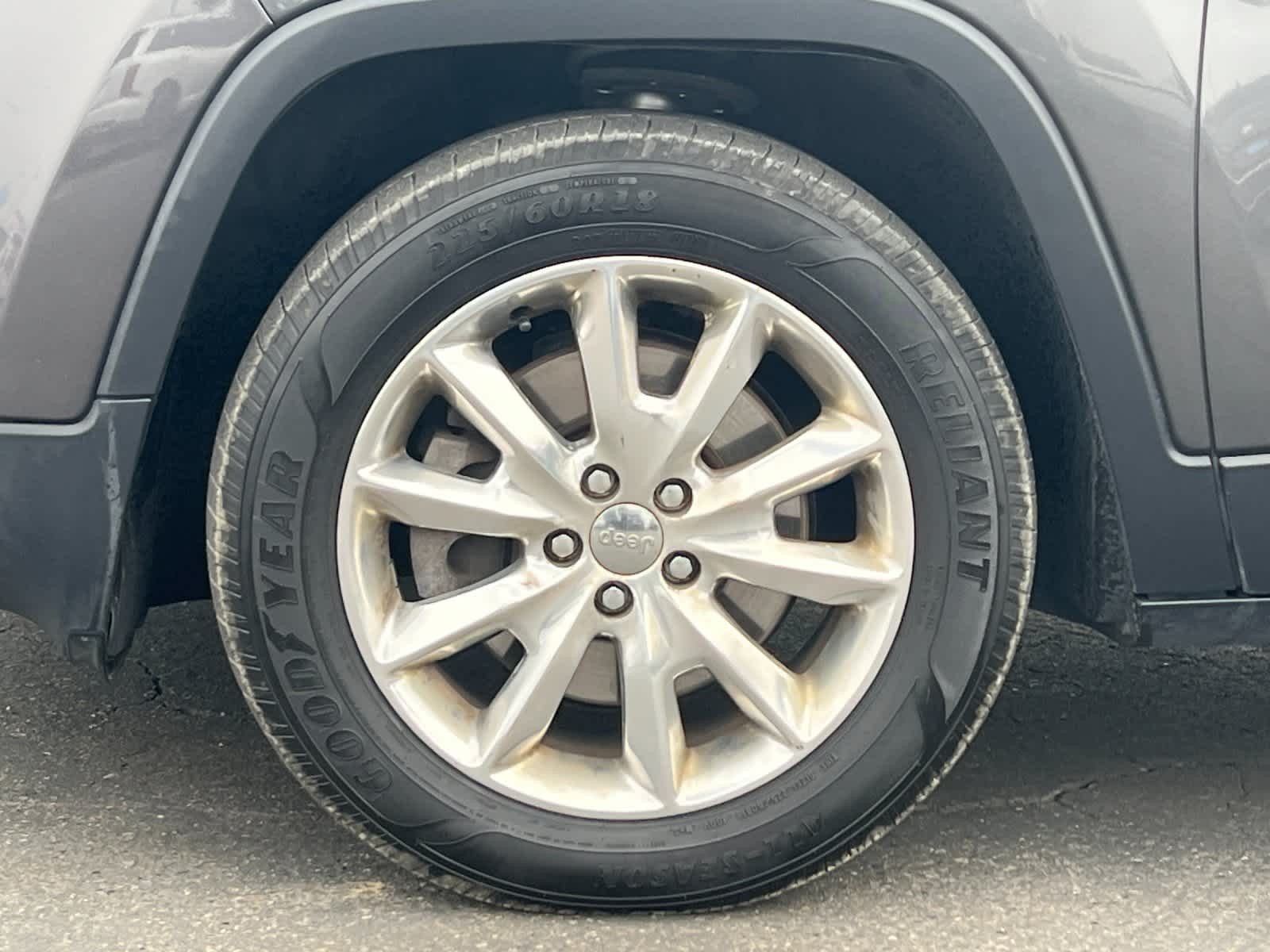 Thumbnail: 2015 Jeep Cherokee - 27