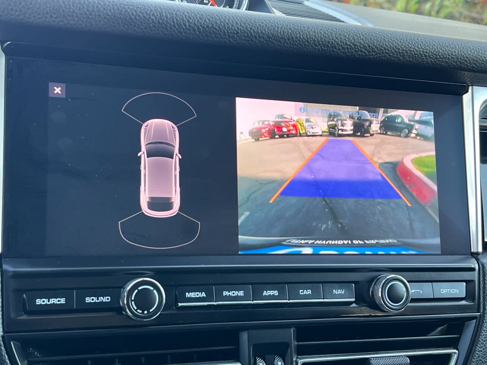 Thumbnail: 2020 Porsche Macan - 20