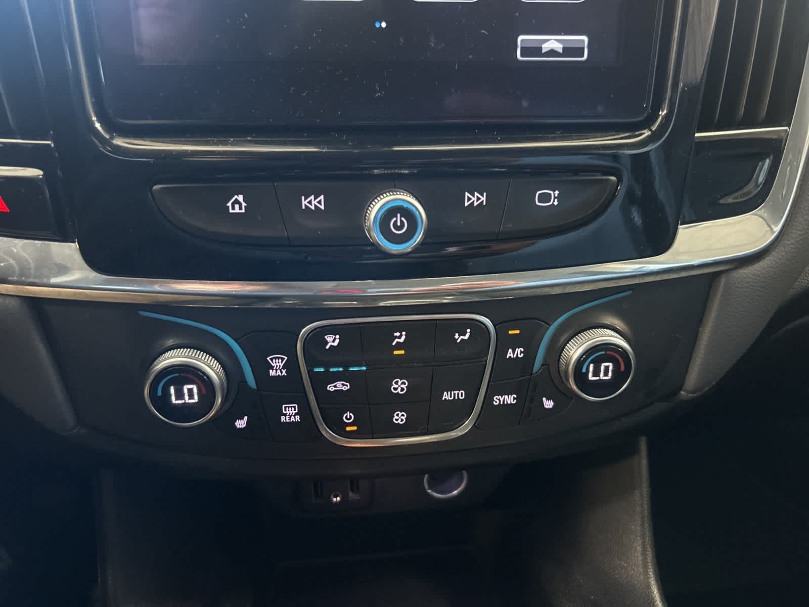 Thumbnail: 2018 Chevrolet Traverse - 26