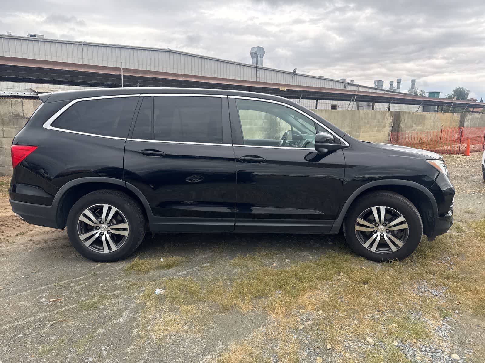 2017 Honda Pilot EX-L AWD photo 3