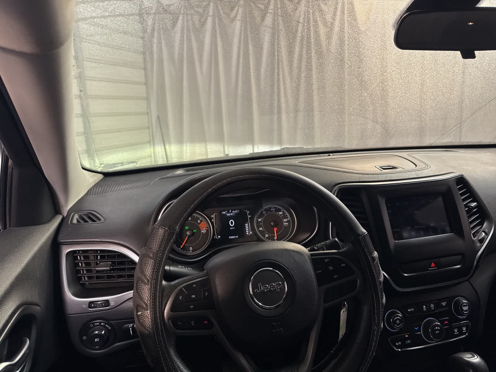 Thumbnail: 2019 Jeep Cherokee - 15