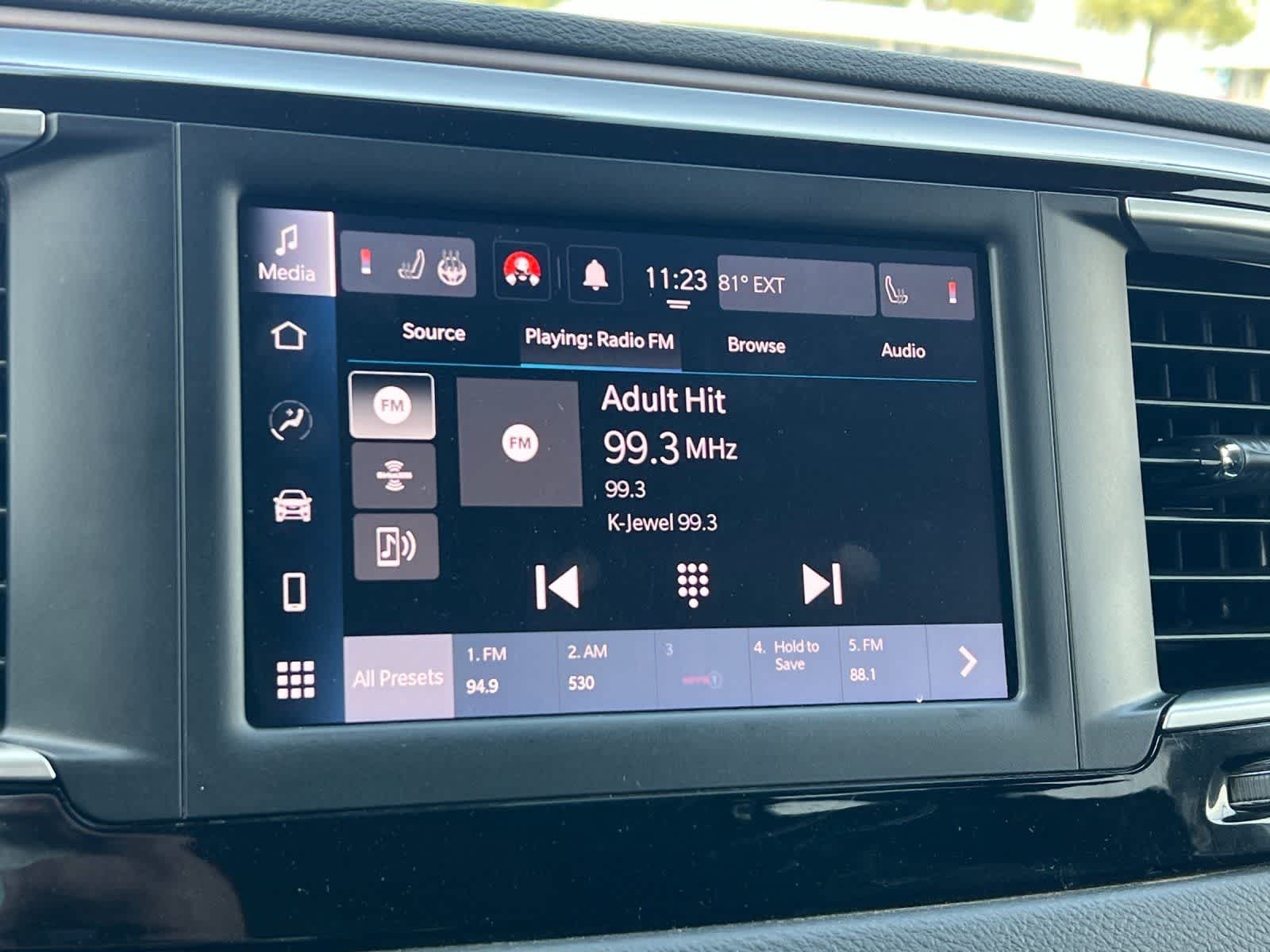 Thumbnail: 2023 Chrysler Voyager - 20