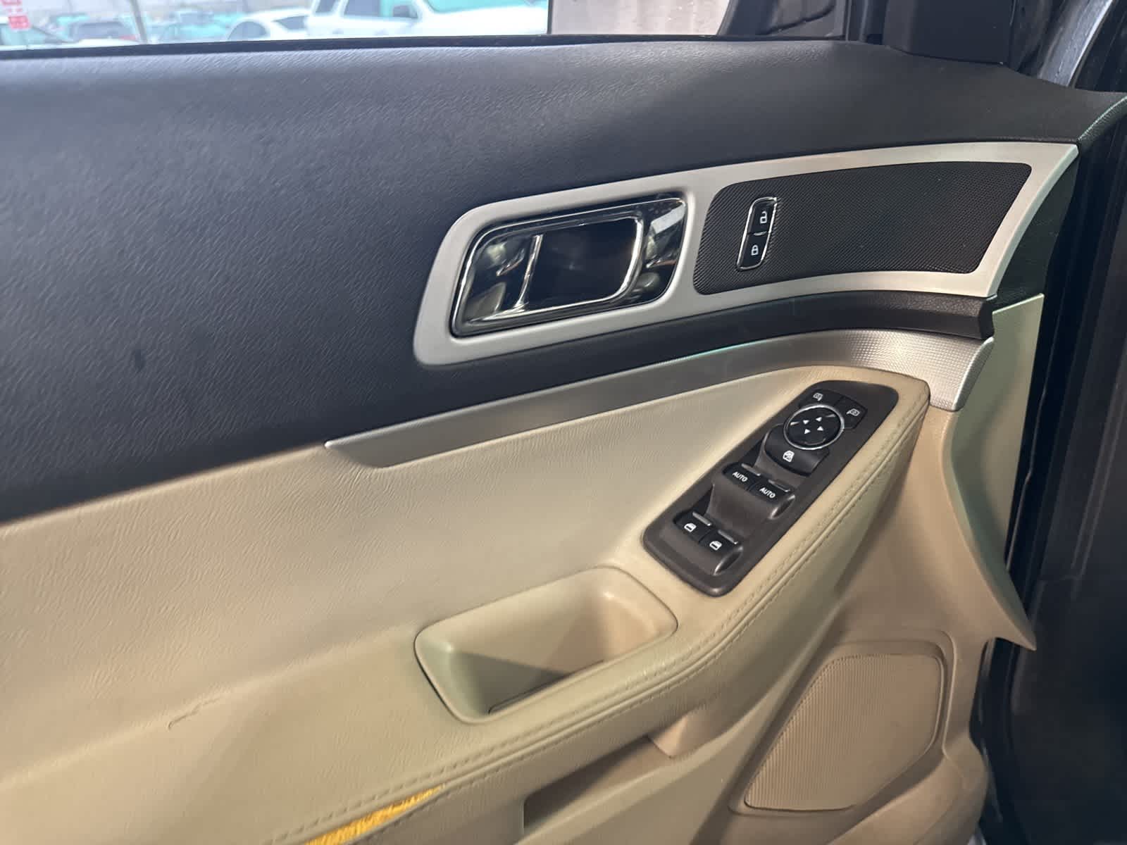 Thumbnail: 2014 Ford Explorer - 16