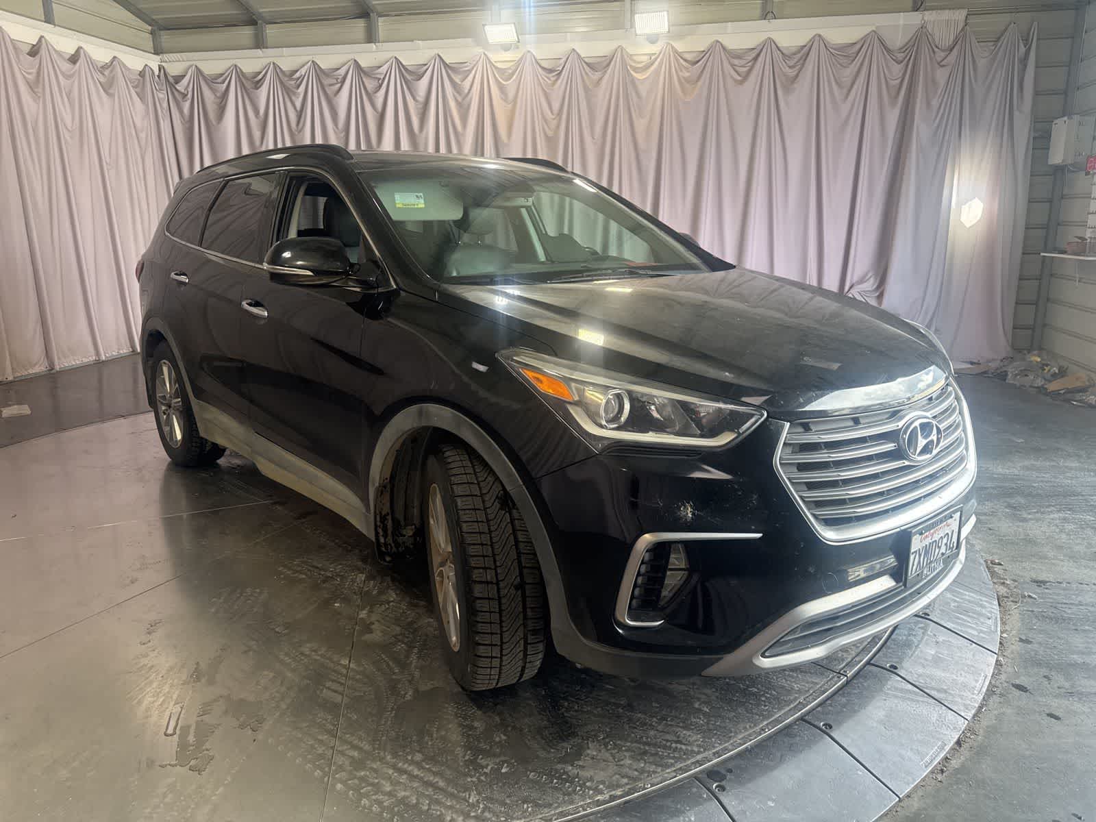 2017 Hyundai Santa Fe SE photo 3