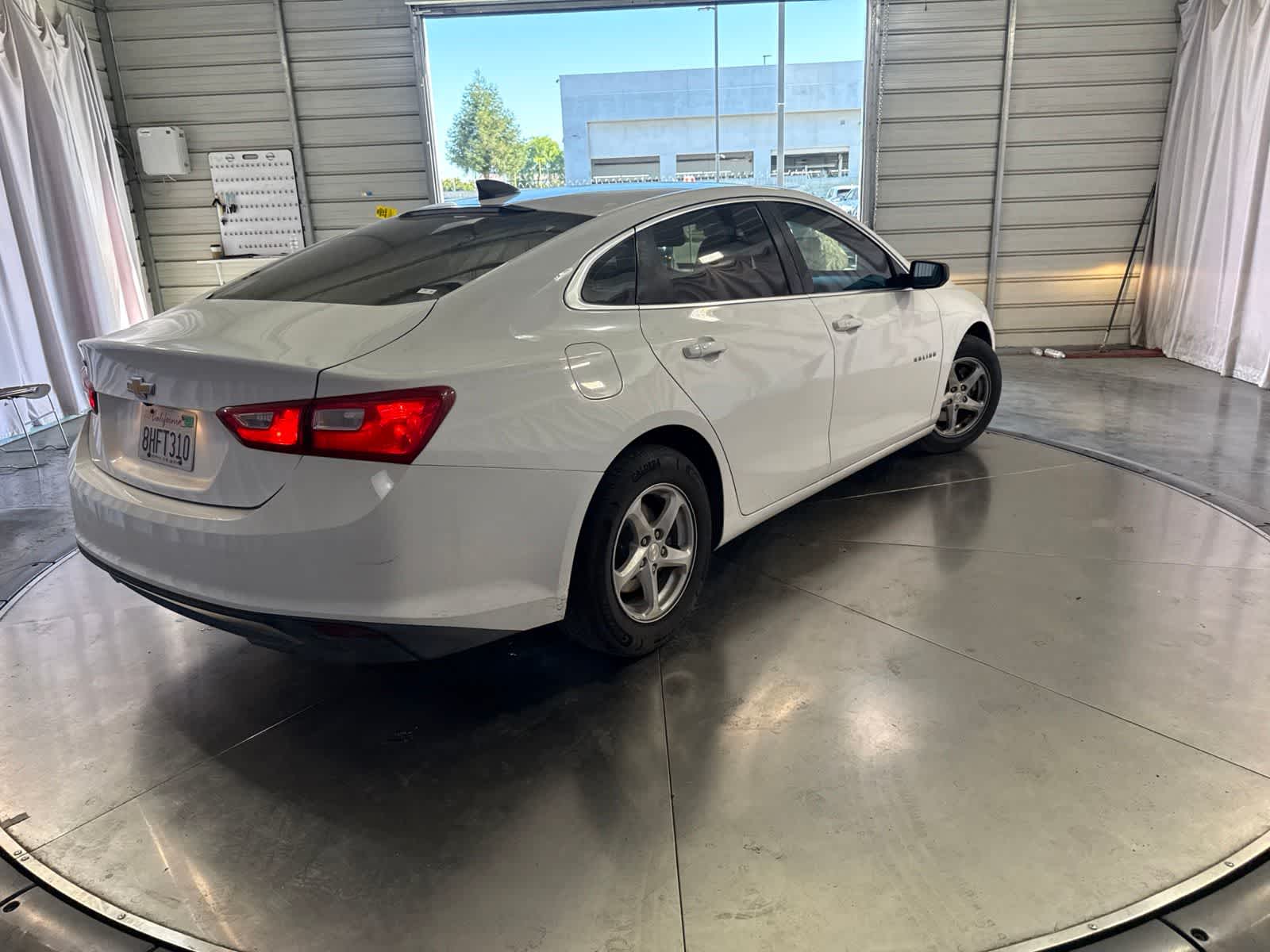 Thumbnail: 2018 Chevrolet Malibu - 4