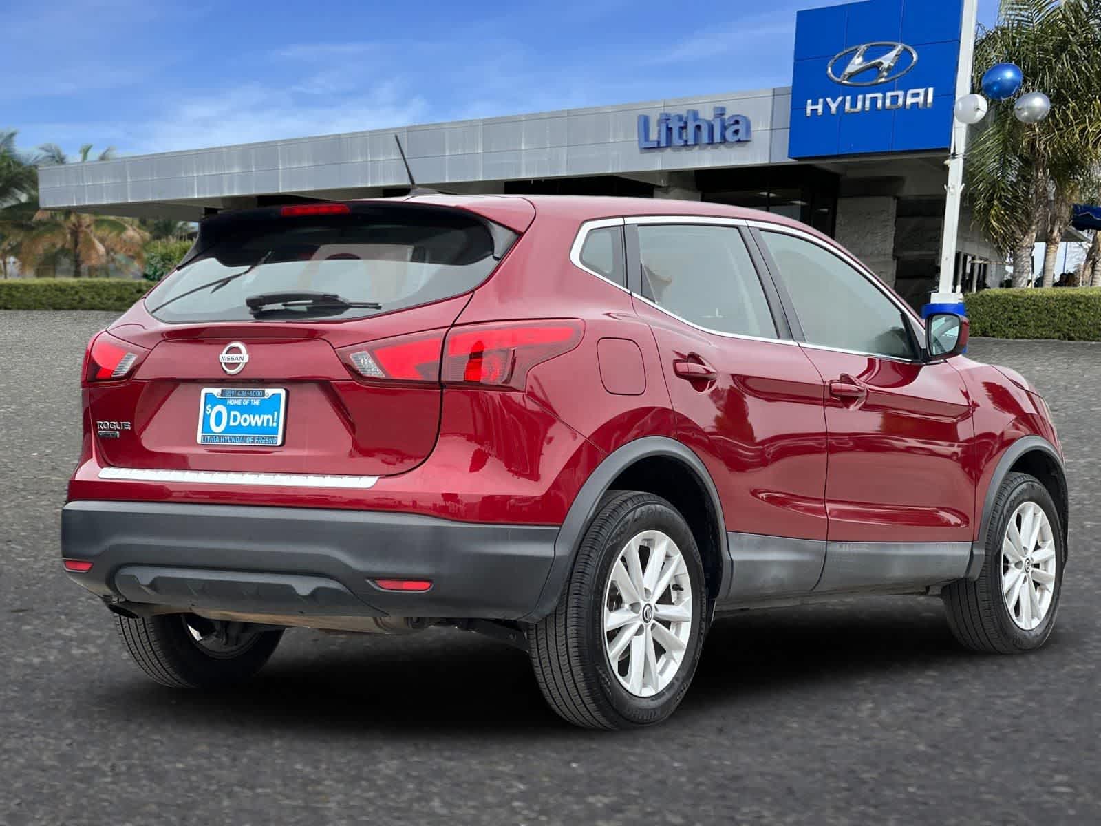 2019 Nissan Rogue Sport S photo 2