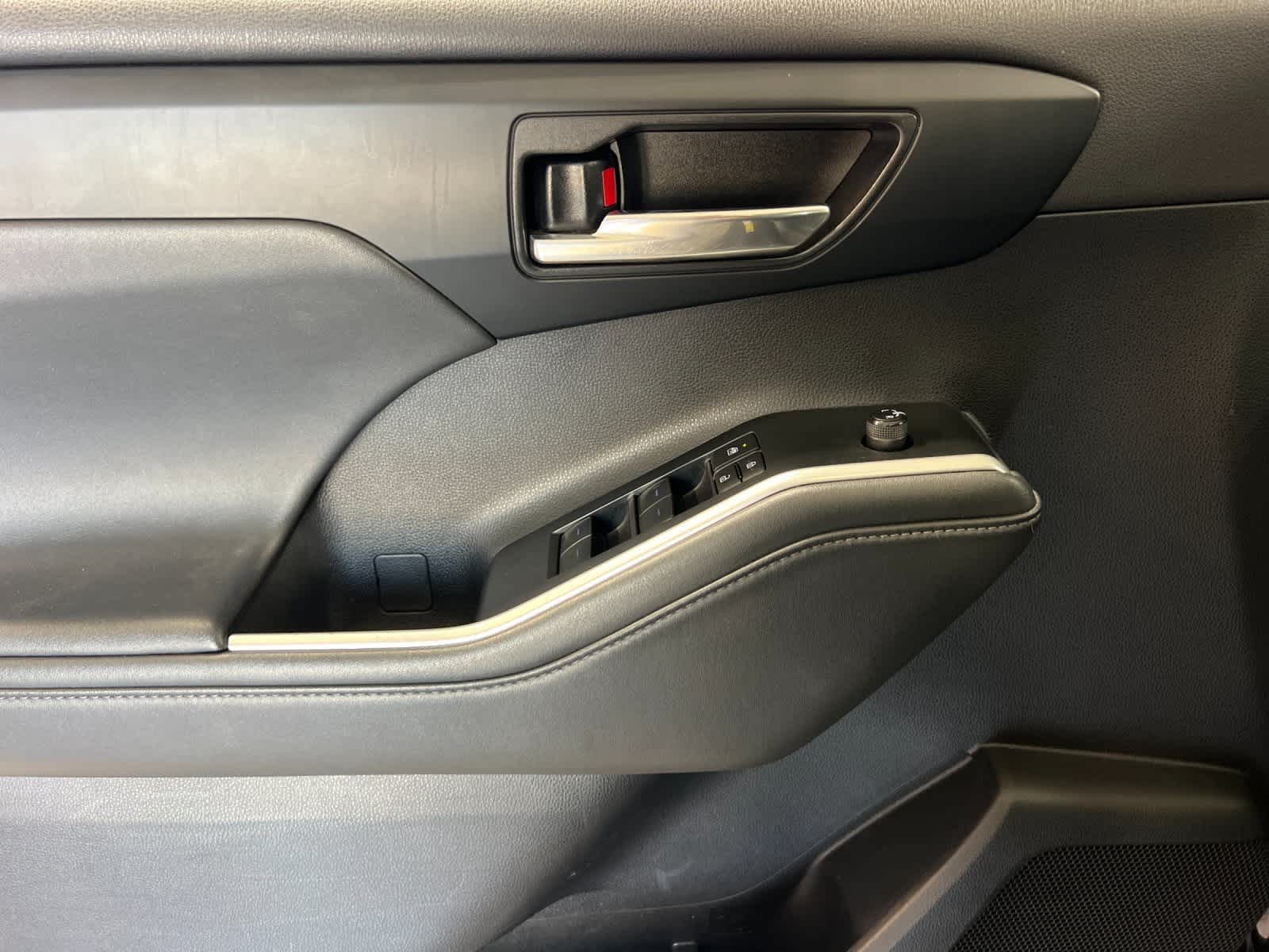 Thumbnail: 2022 Toyota Highlander - 12