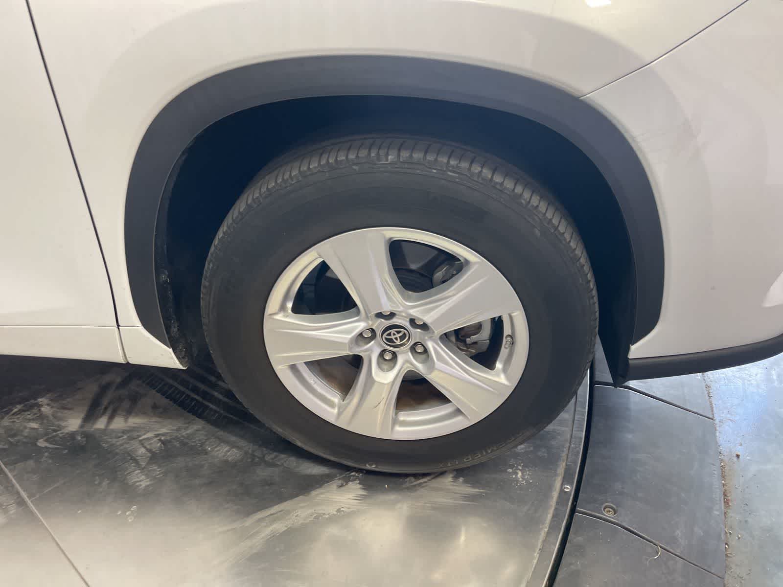 Thumbnail: 2023 Toyota Highlander - 12