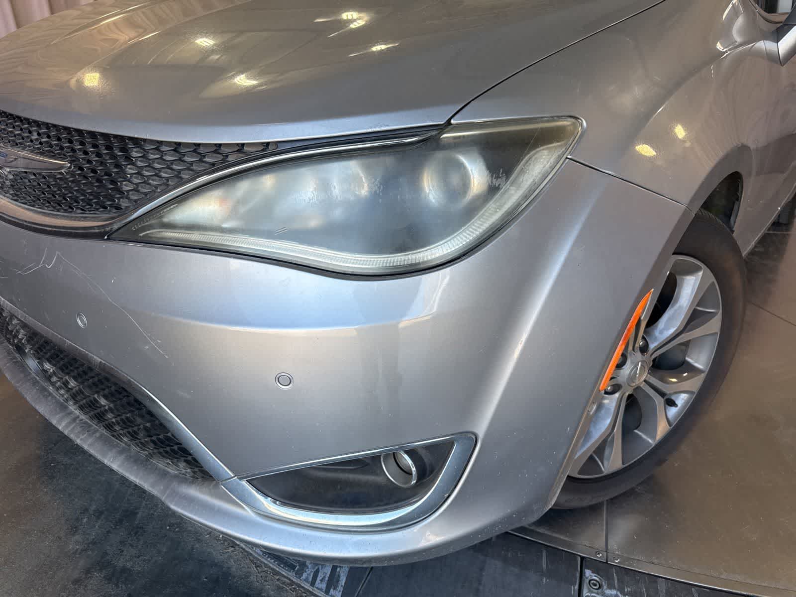 Thumbnail: 2017 Chrysler Pacifica - 9