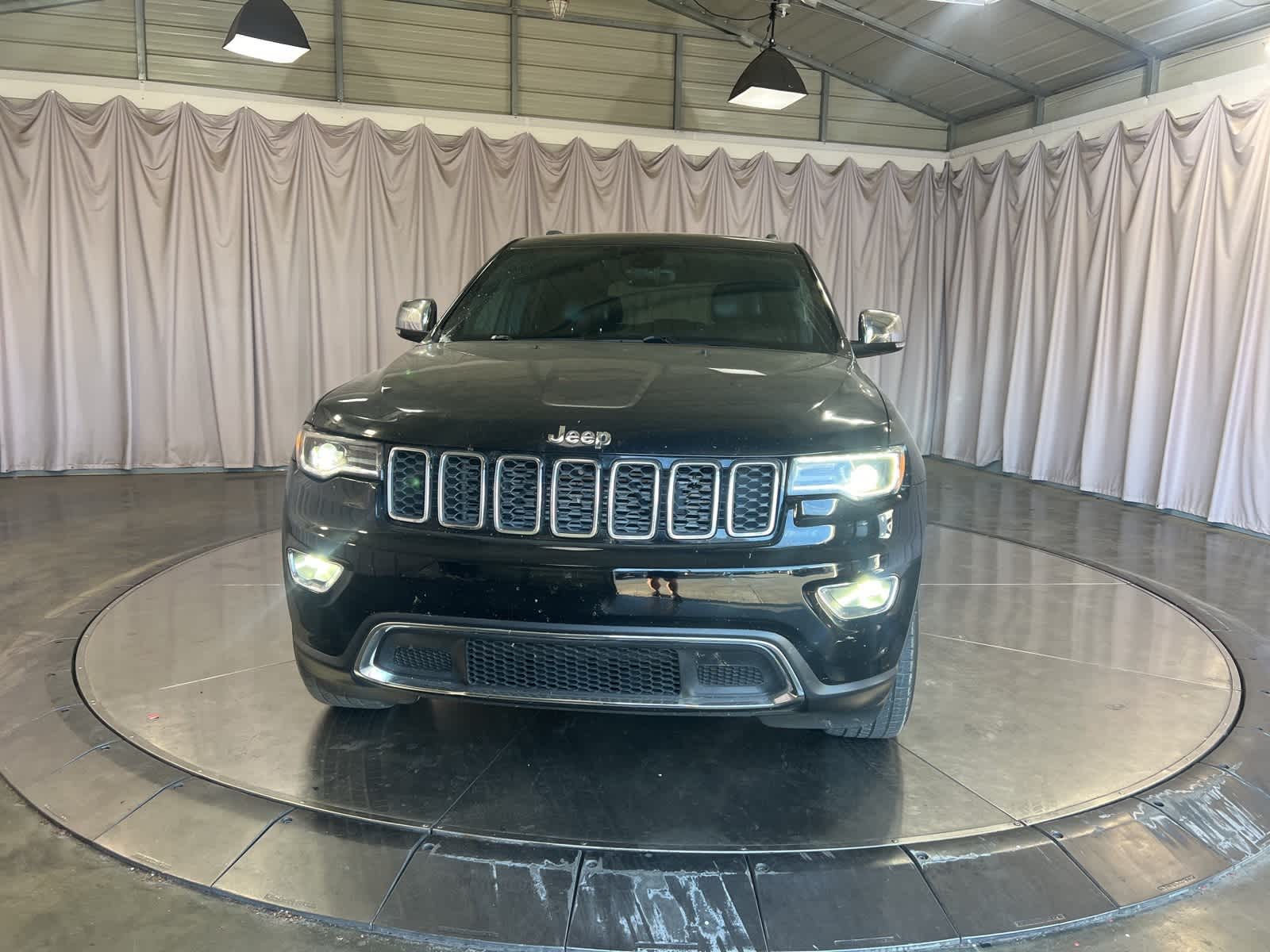 Thumbnail: 2017 Jeep Grand Cherokee - 2
