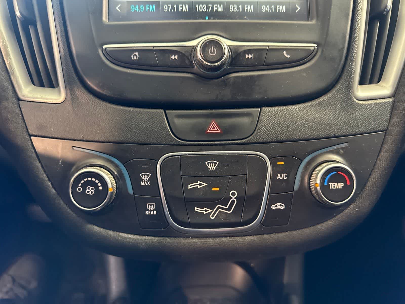 Thumbnail: 2018 Chevrolet Malibu - 24