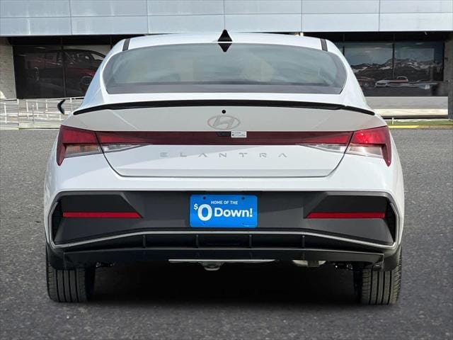 2025 Hyundai Elantra Sport 8