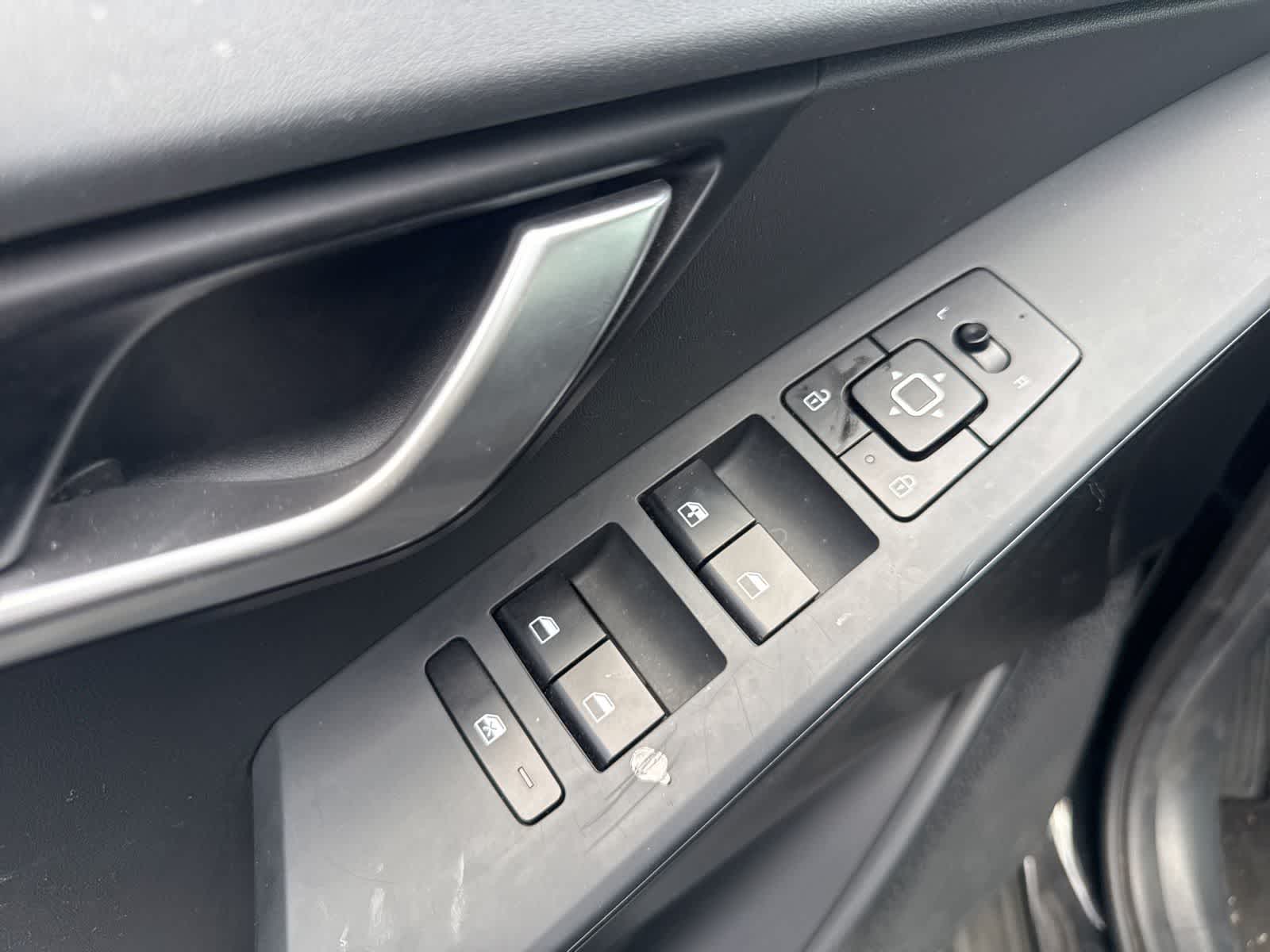 Thumbnail: 2023 Kia Niro - 16