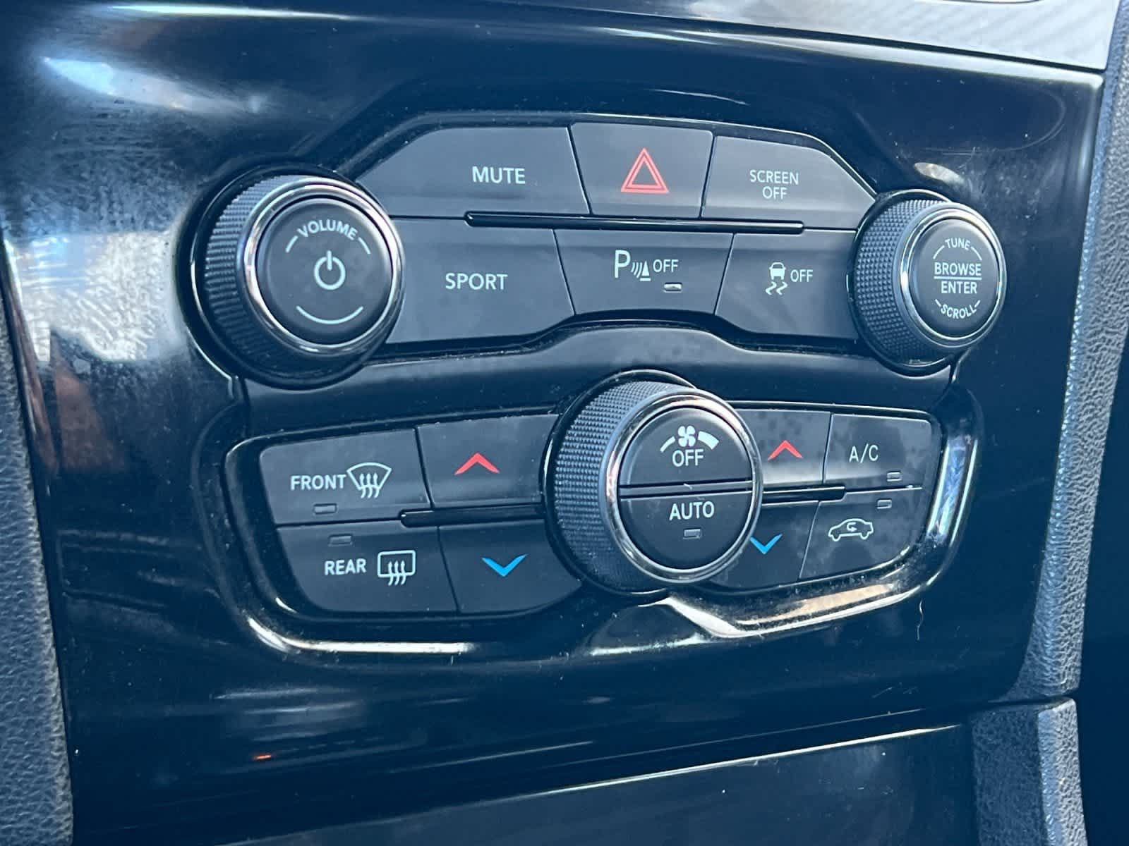 Thumbnail: 2021 Chrysler 300 - 21