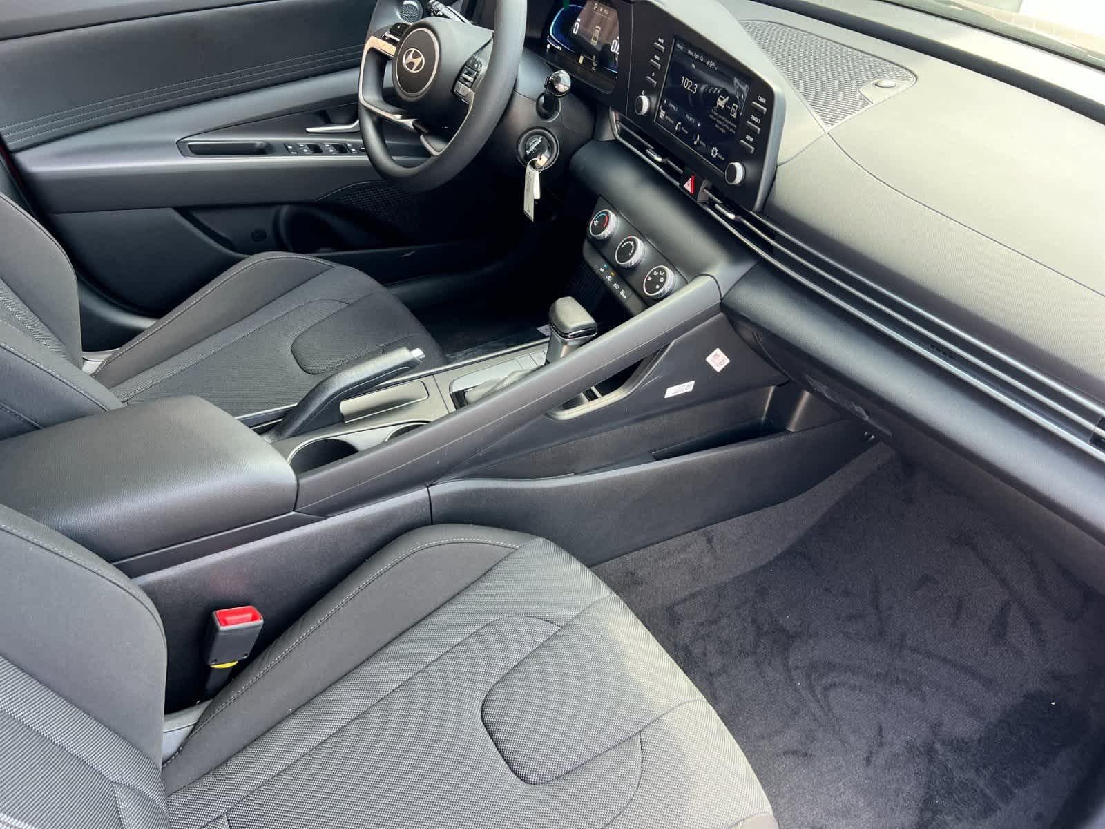 Thumbnail: 2025 Hyundai Elantra - 15