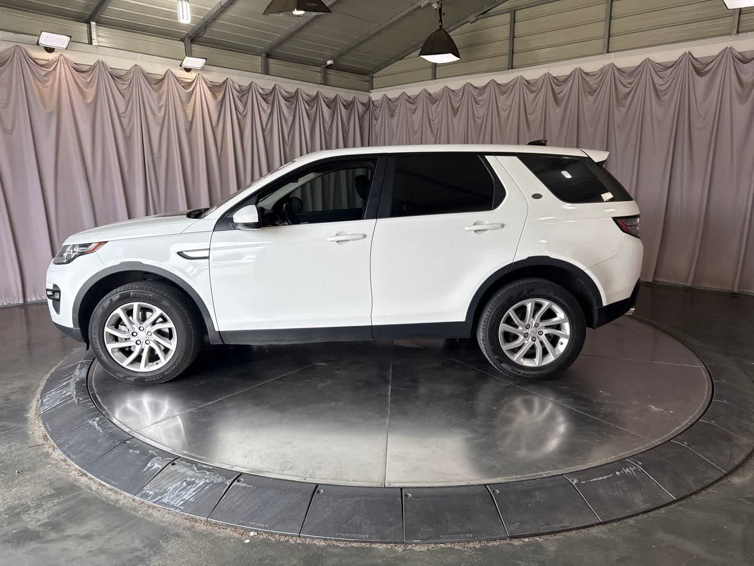 Thumbnail: 2018 Land Rover Discovery Sport - 7