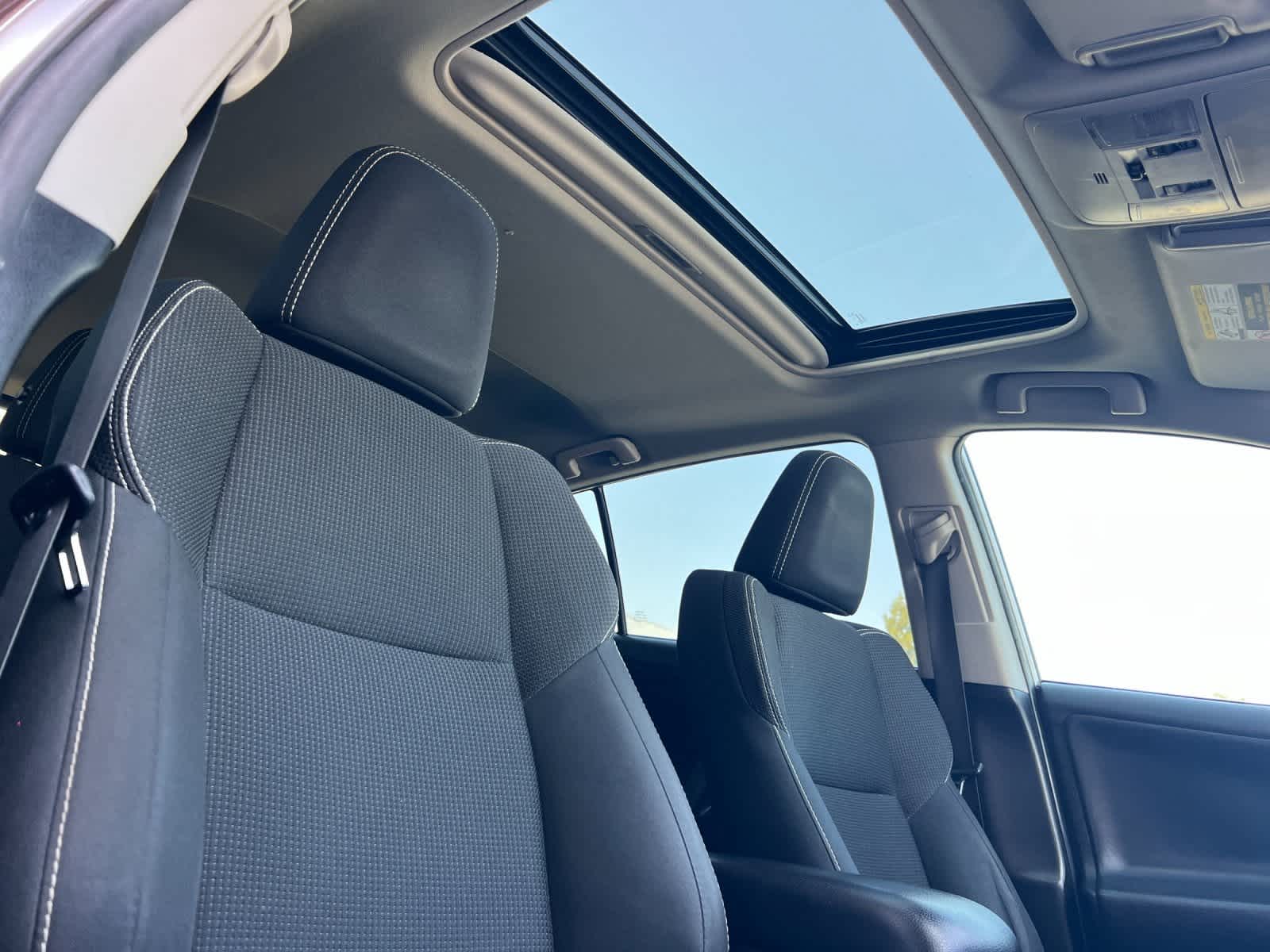 Thumbnail: 2018 Toyota RAV4 - 17