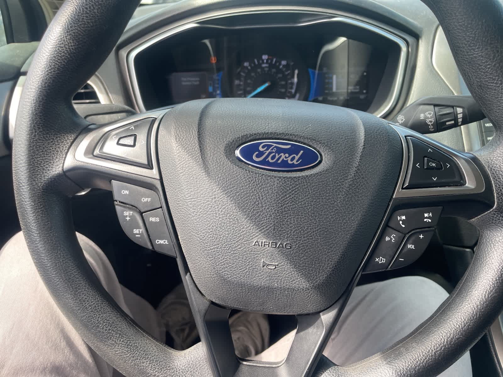 2017 Ford Fusion SE 18