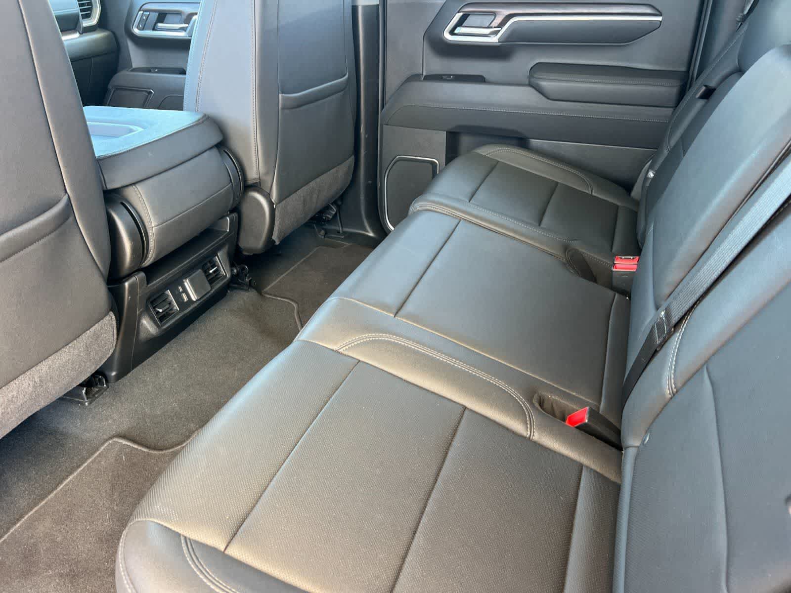 2025 GMC Sierra 1500 SLT photo 4