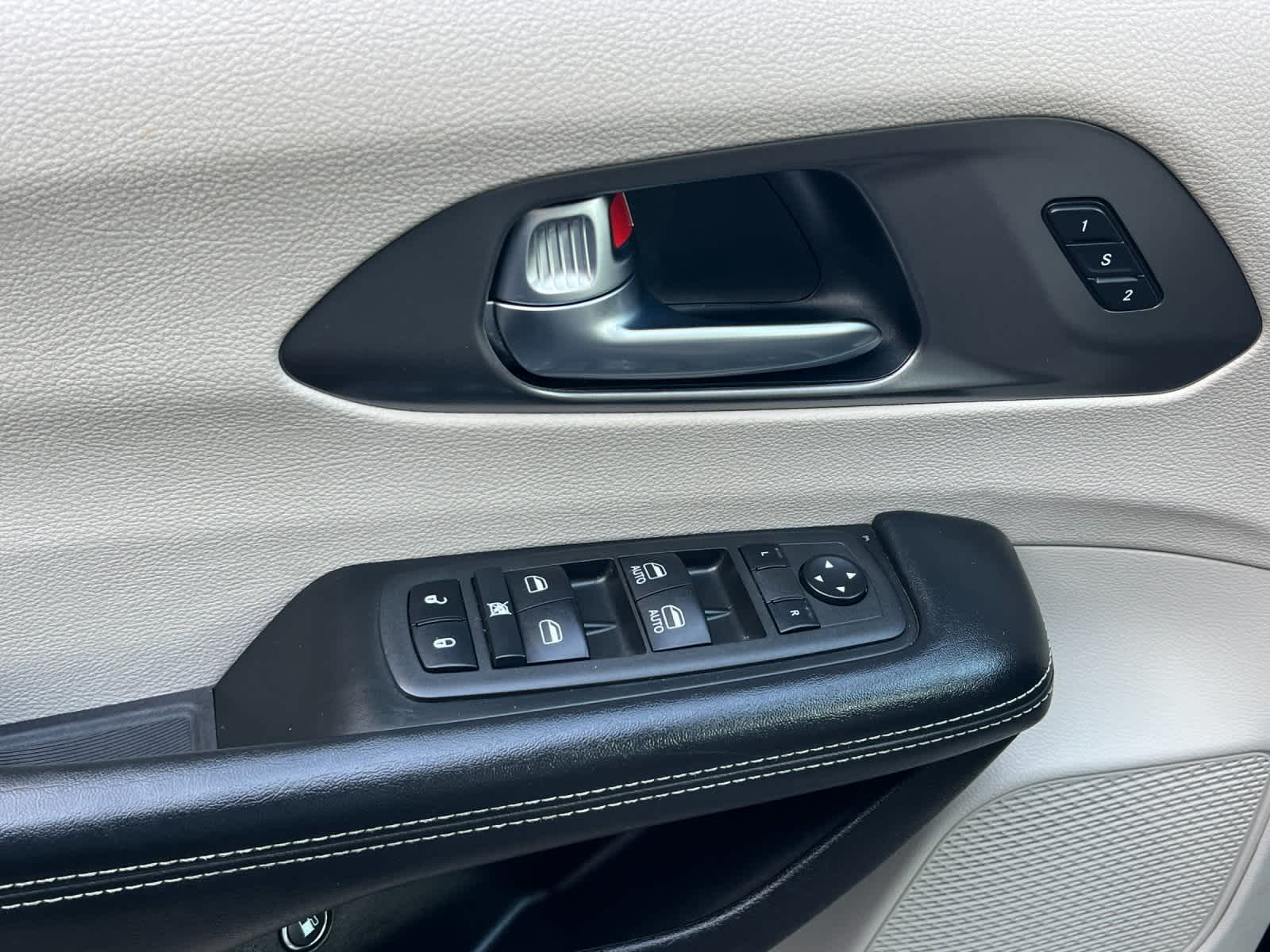 Thumbnail: 2021 Chrysler Pacifica - 12