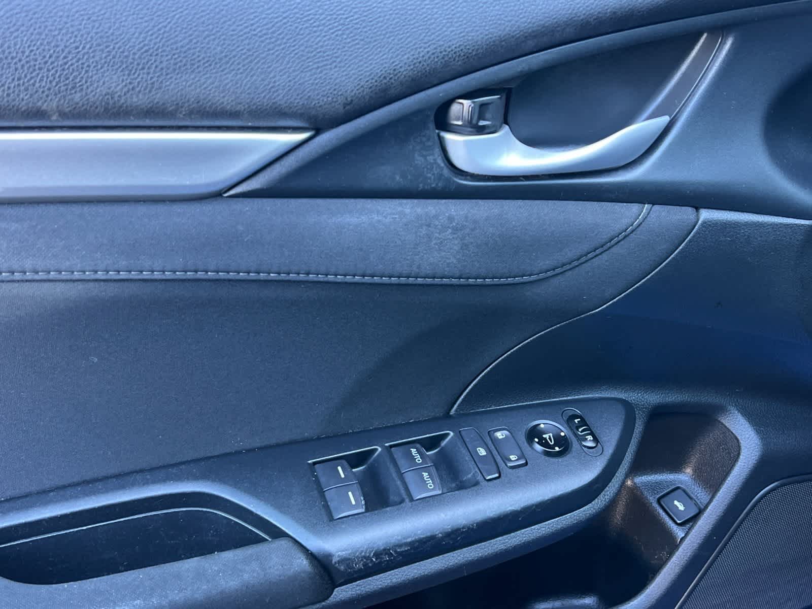 Thumbnail: 2016 Honda Civic - 12