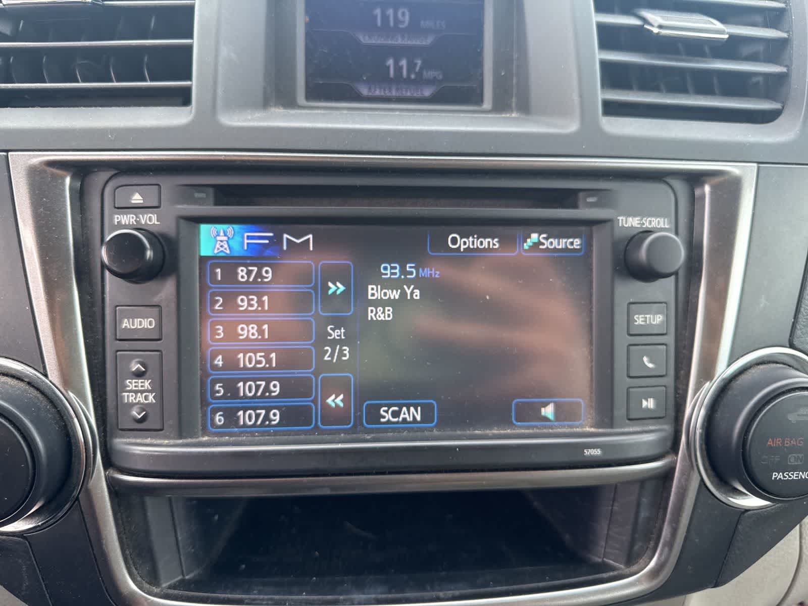 Thumbnail: 2013 Toyota Highlander - 22