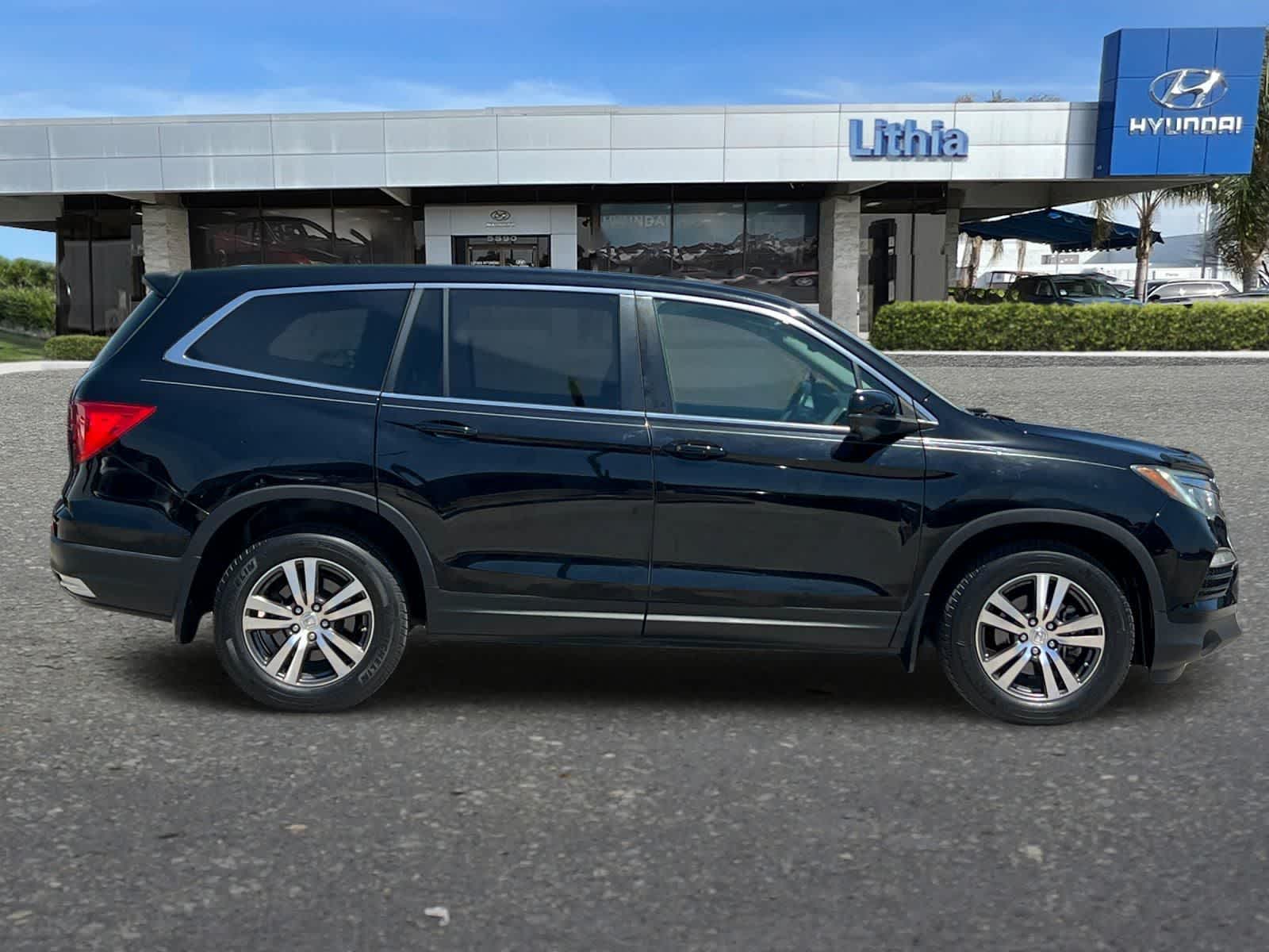 Thumbnail: 2017 Honda Pilot - 9