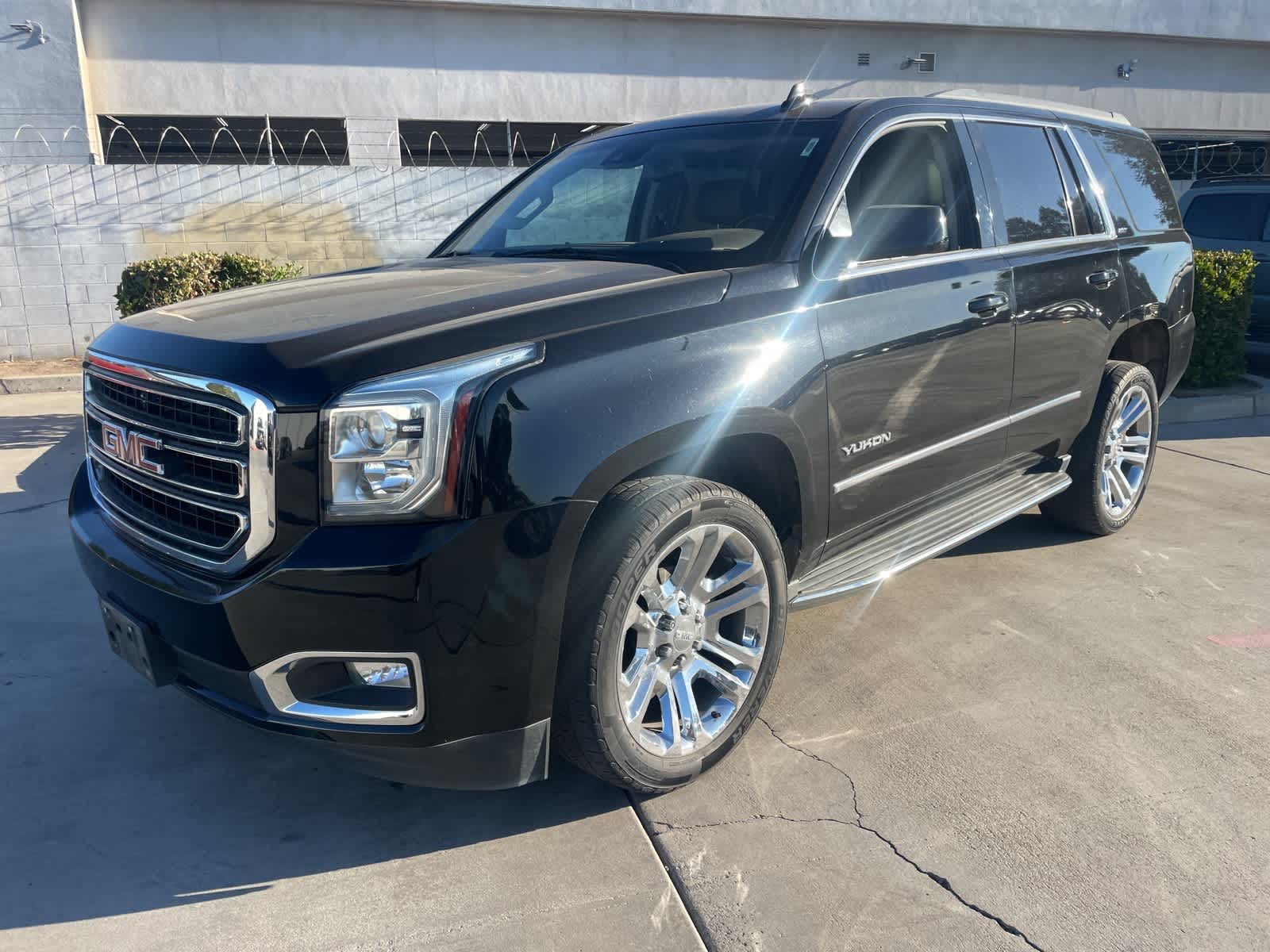 Used 2018 GMC Yukon SLT with VIN 1GKS1BKC5JR214332 for sale in Fresno, CA