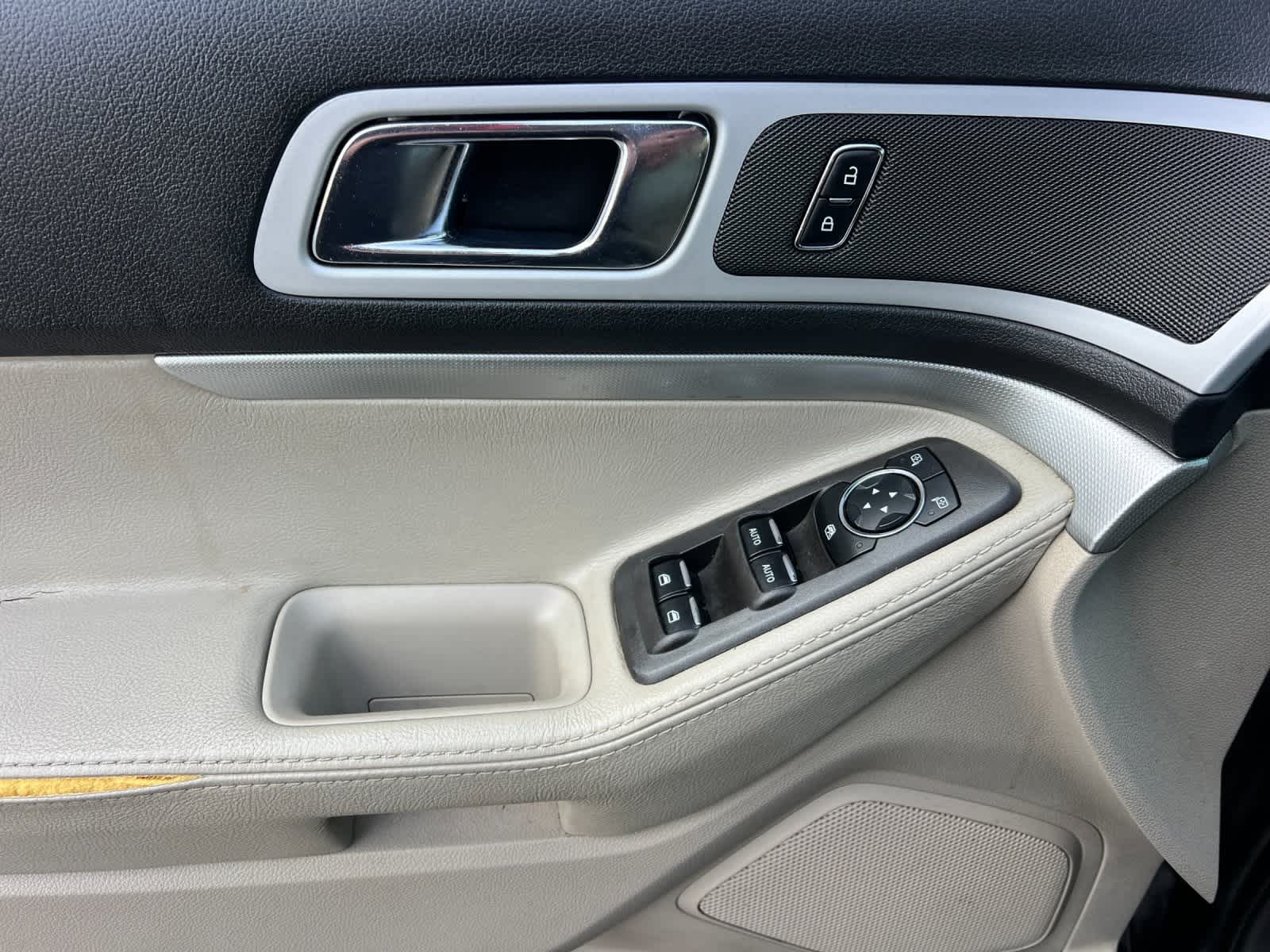 Thumbnail: 2014 Ford Explorer - 12