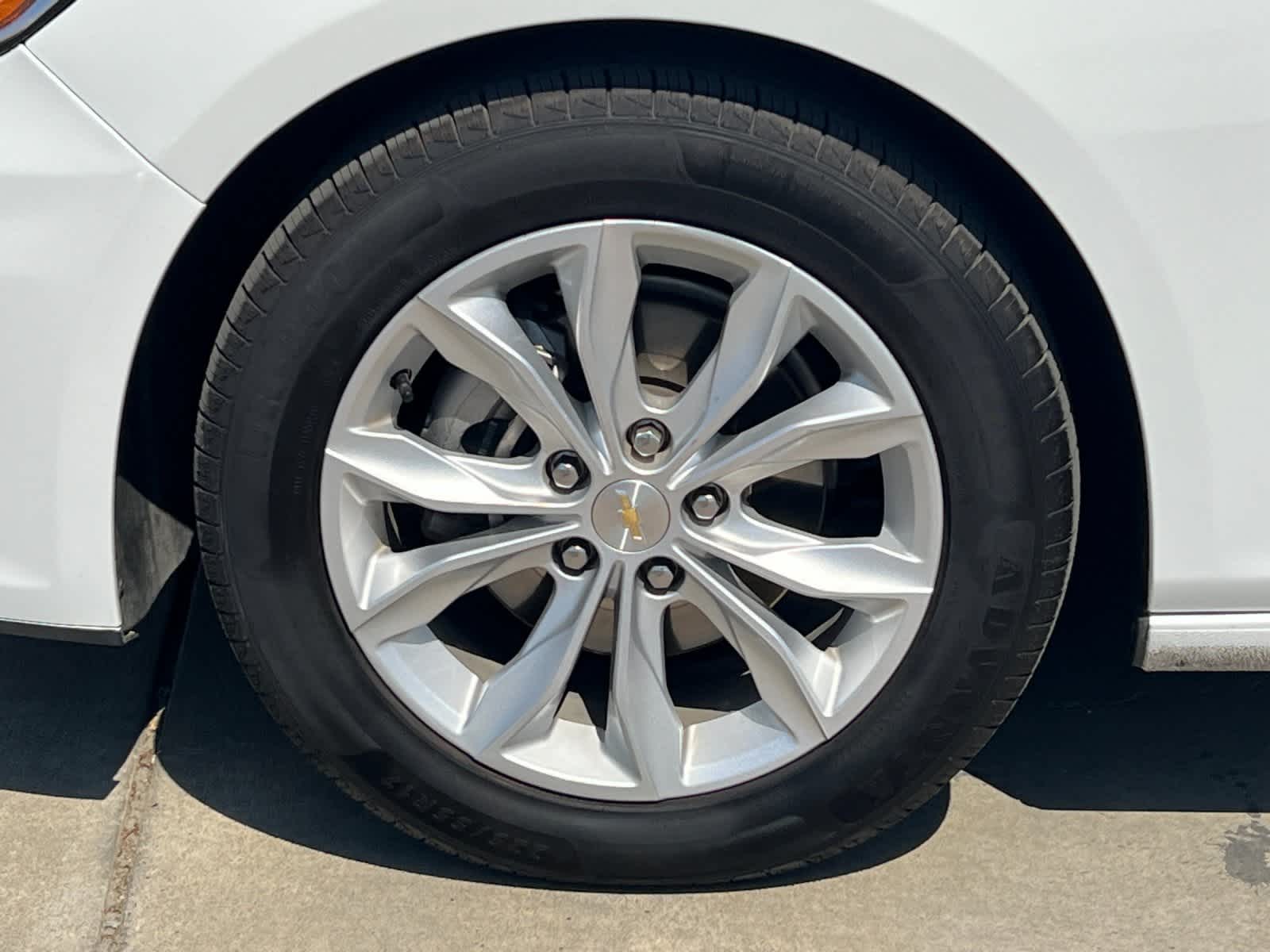 Thumbnail: 2023 Chevrolet Malibu - 24