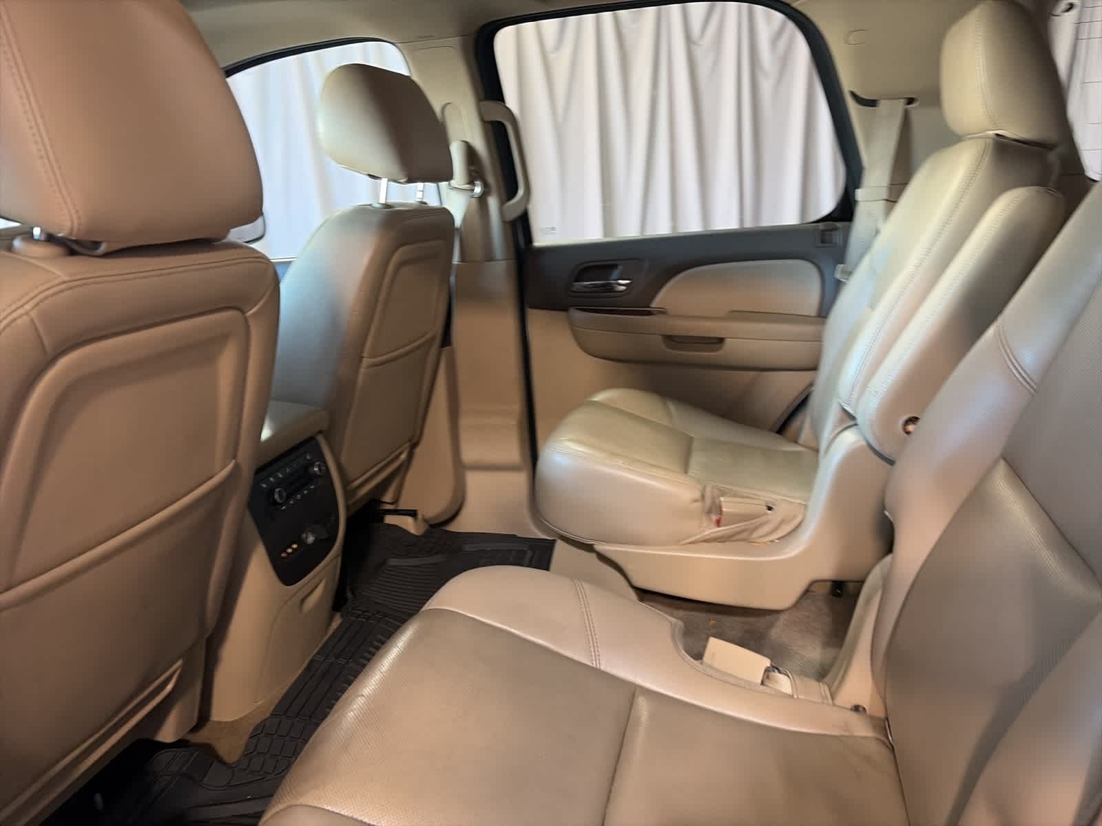 Thumbnail: 2014 Chevrolet Tahoe - 20