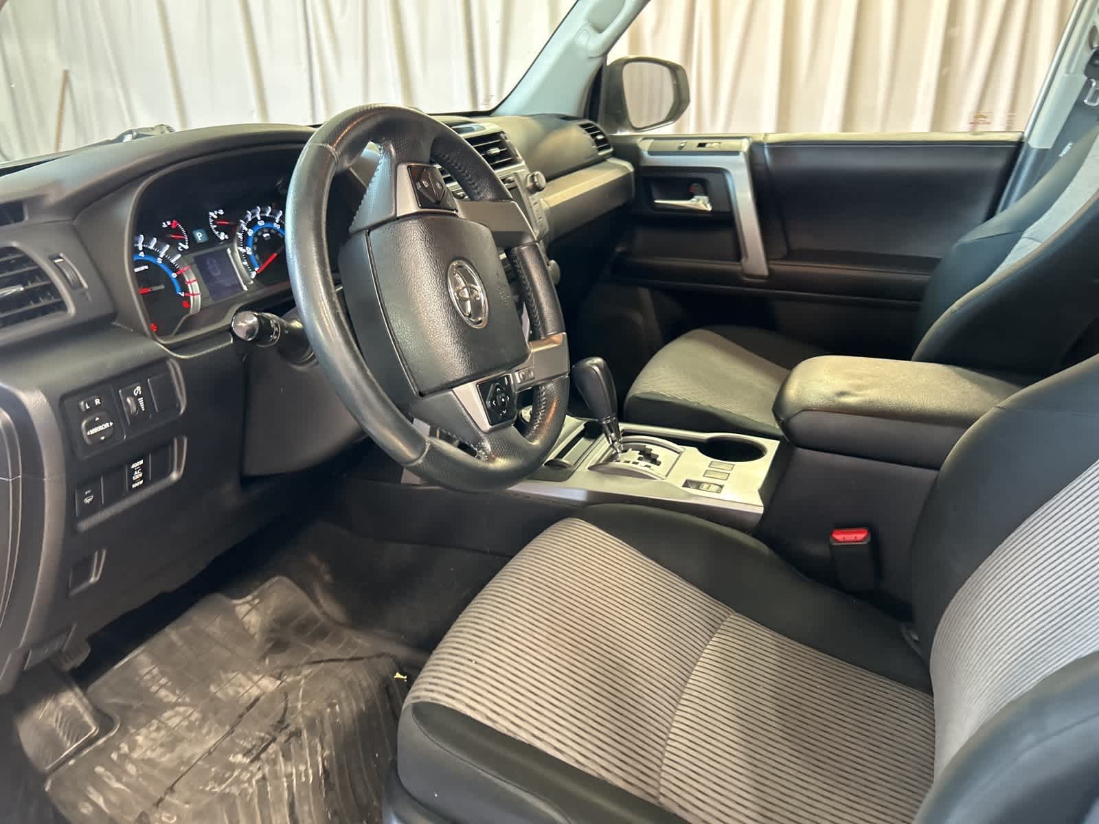 Thumbnail: 2016 Toyota 4Runner - 23