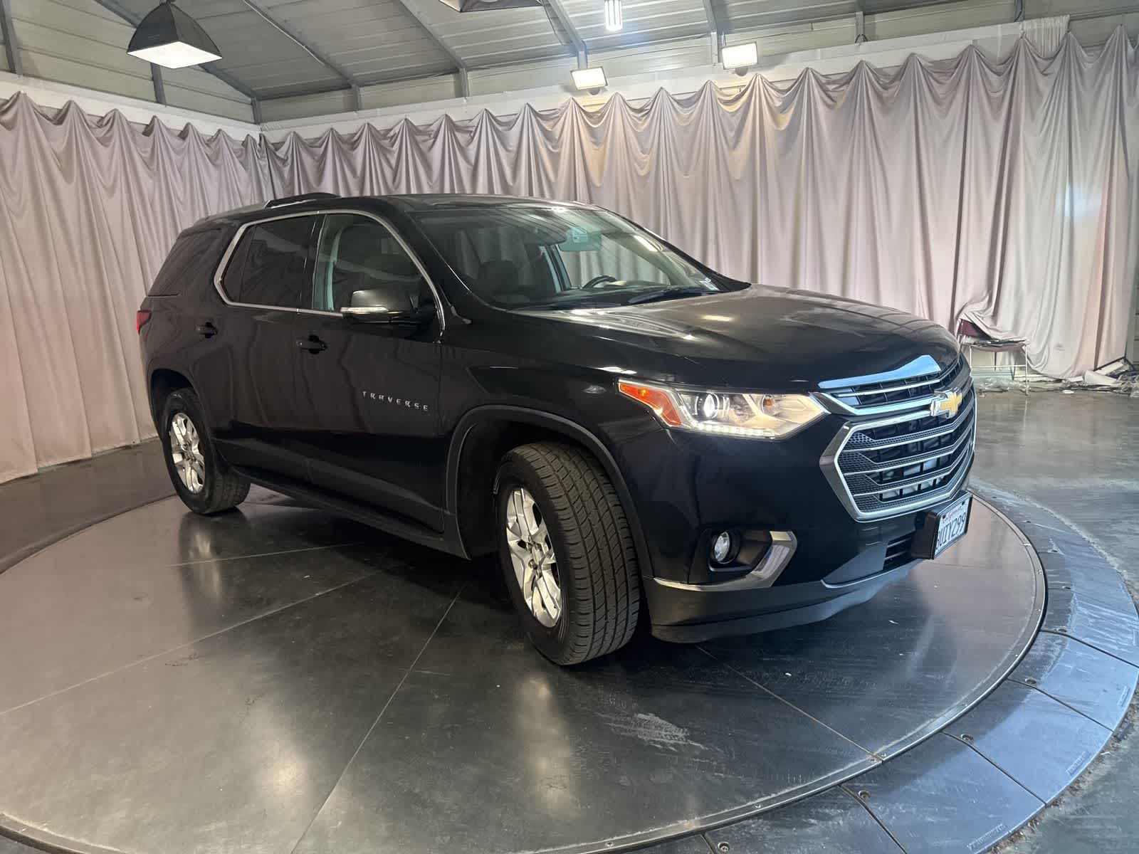 2018 Chevrolet Traverse LT Cloth w/1LT photo 2
