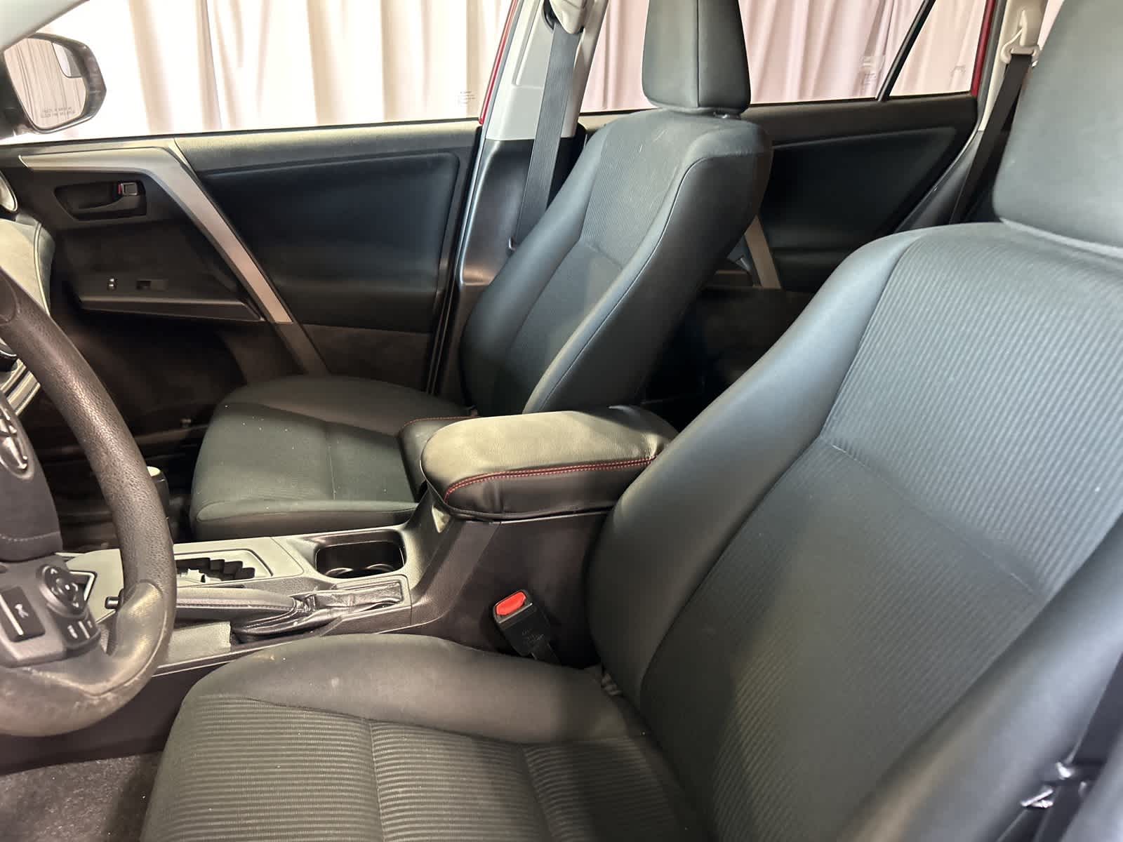 Thumbnail: 2018 Toyota RAV4 - 26