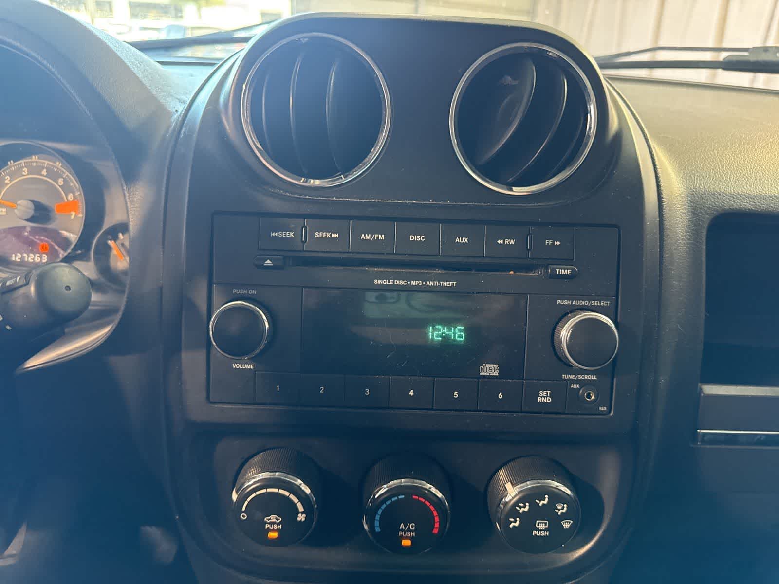 Thumbnail: 2015 Jeep Patriot - 18