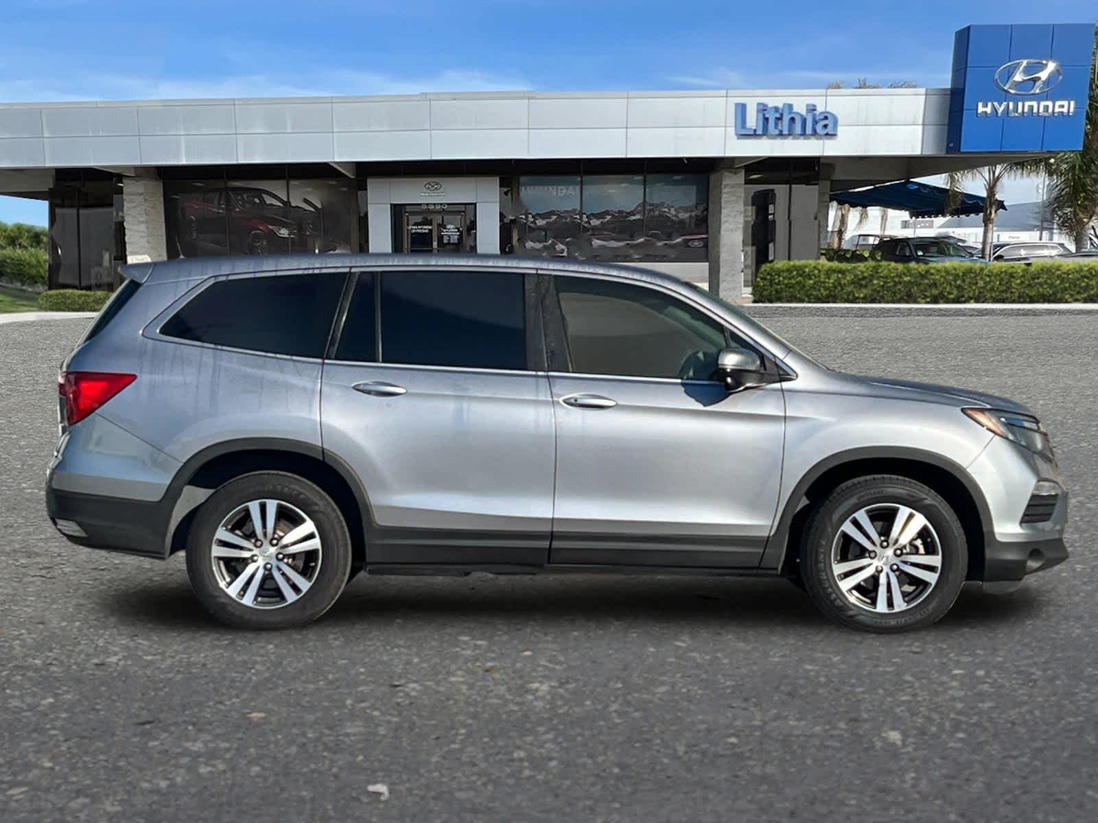 Thumbnail: 2017 Honda Pilot - 9