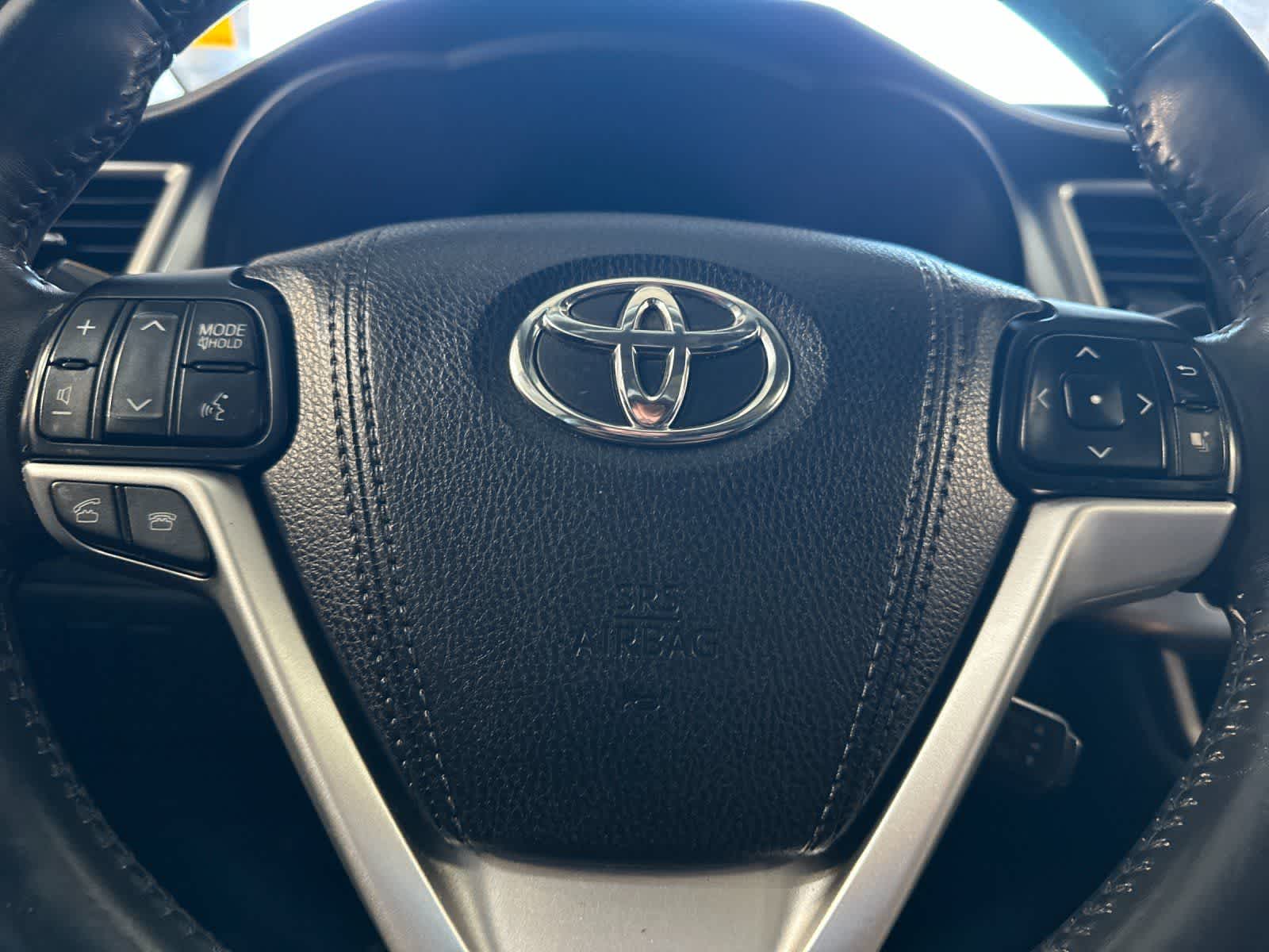 Thumbnail: 2016 Toyota Highlander - 26