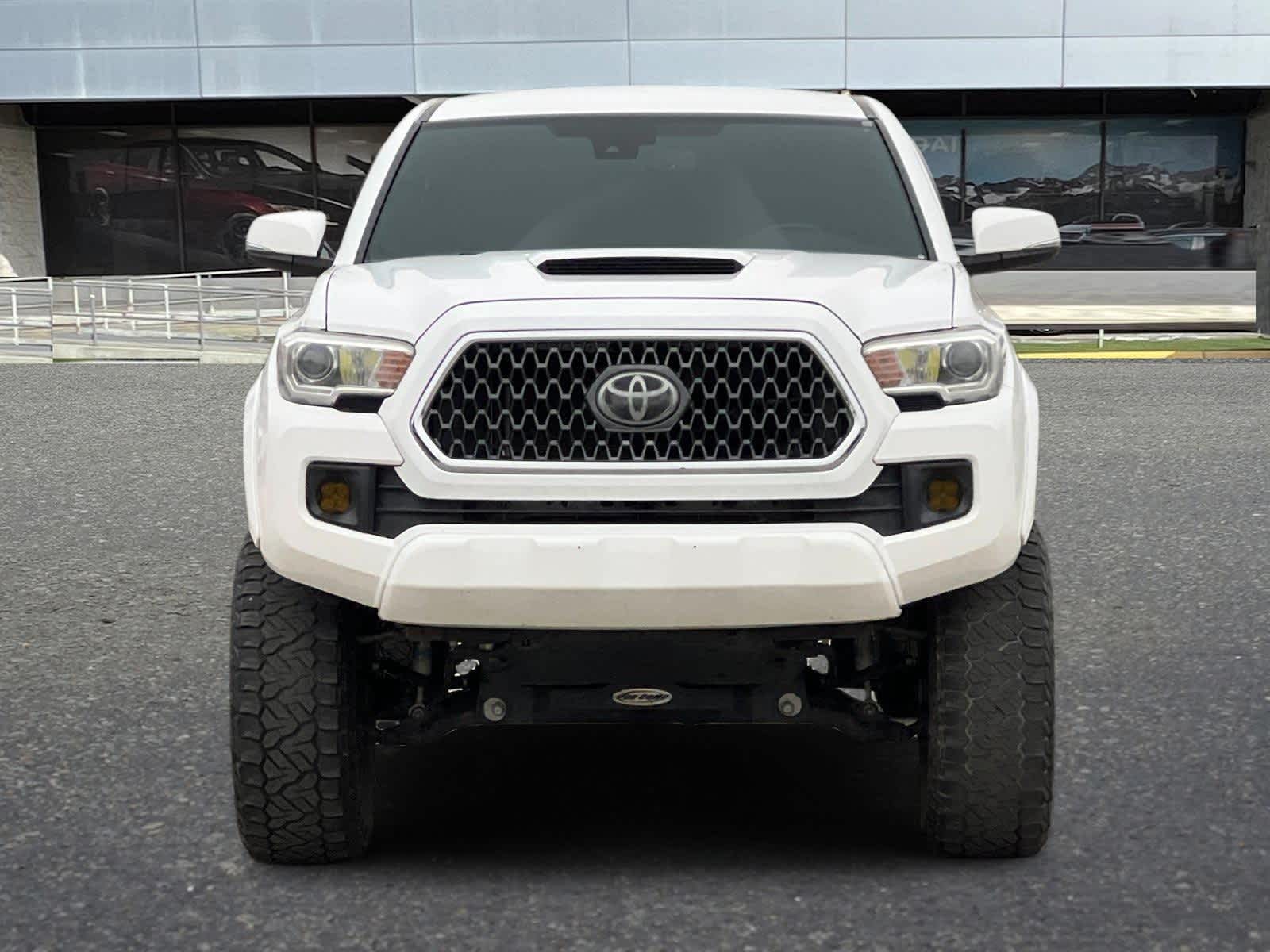 Thumbnail: 2018 Toyota Tacoma - 10