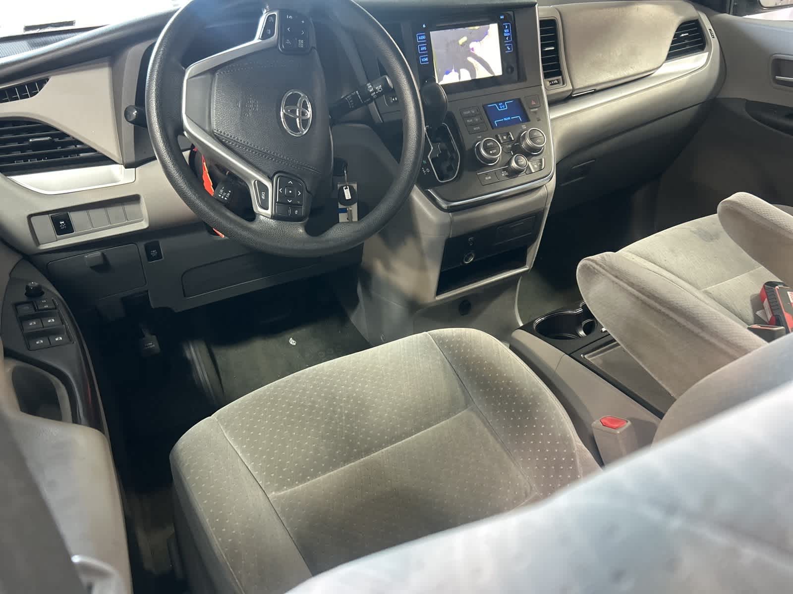 Thumbnail: 2017 Toyota Sienna - 20