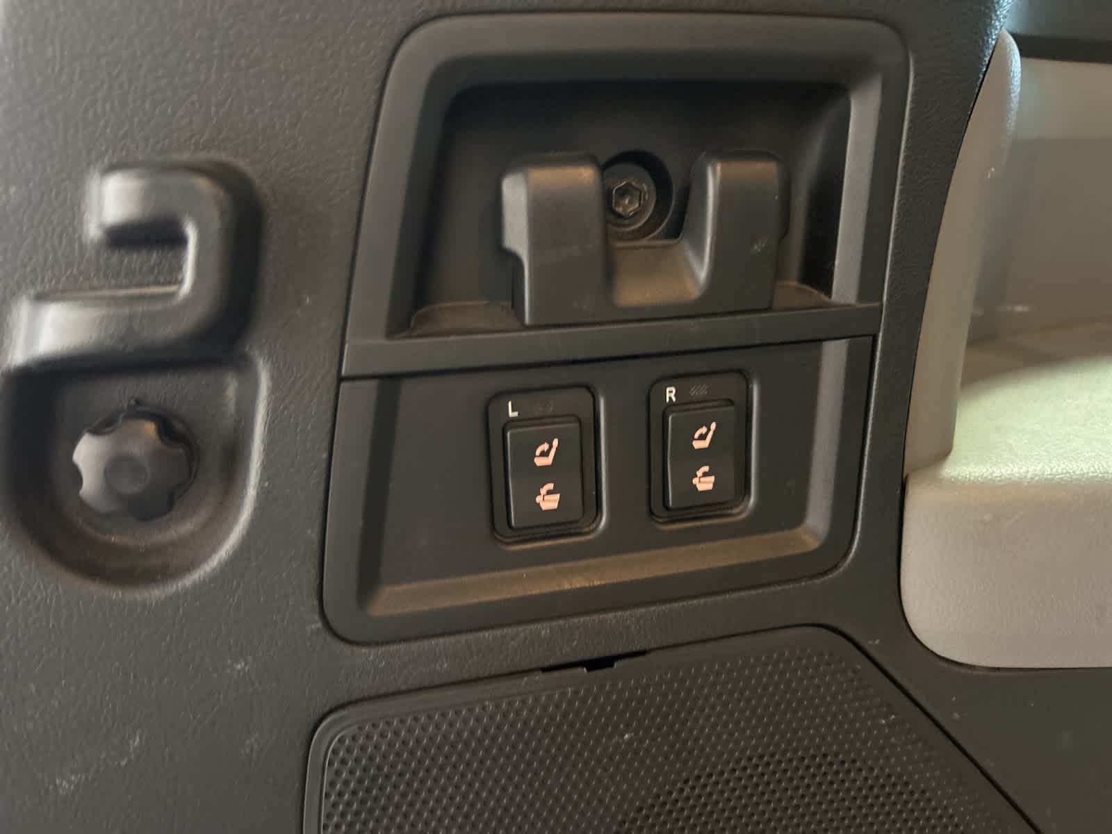 2011 Toyota Sequoia Platinum 34