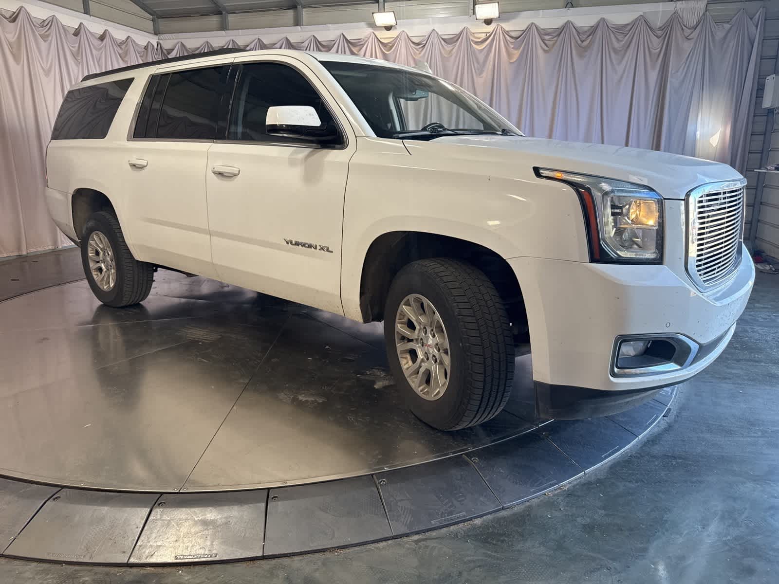 Thumbnail: 2019 GMC Yukon XL - 3