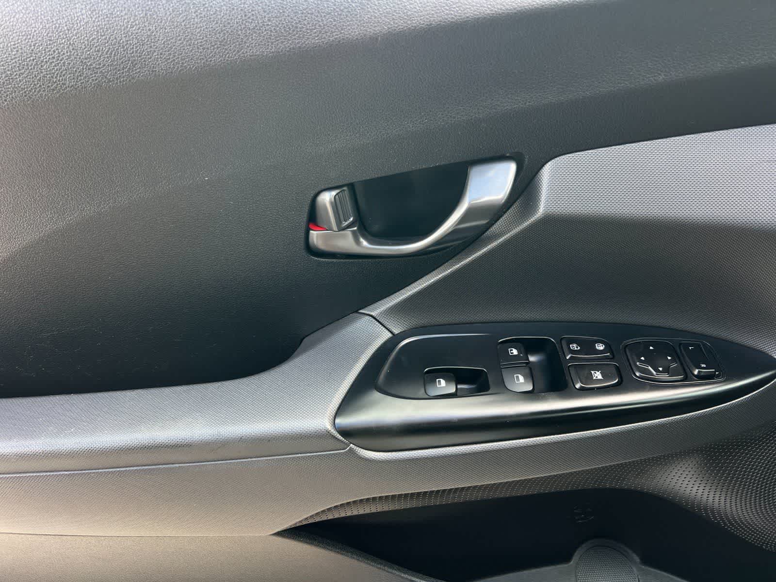 Thumbnail: 2019 Hyundai Veloster - 13