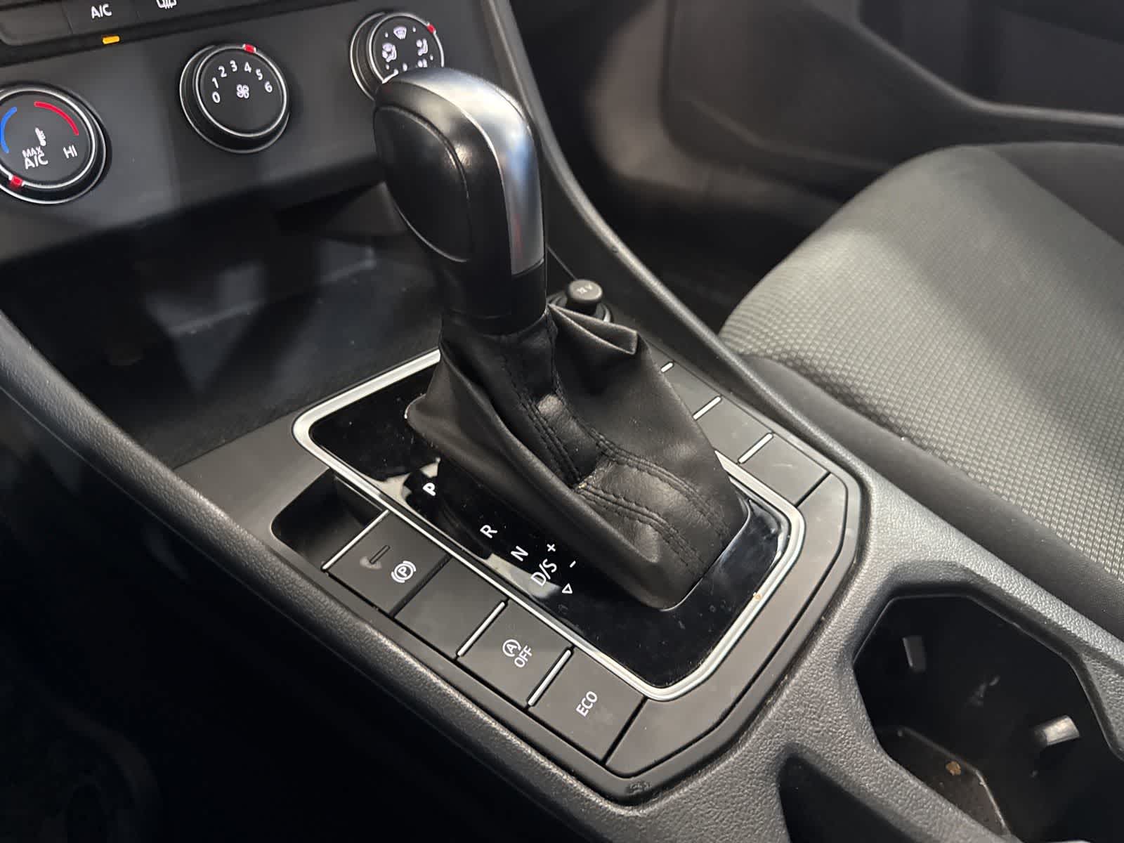 Thumbnail: 2019 Volkswagen Jetta - 24