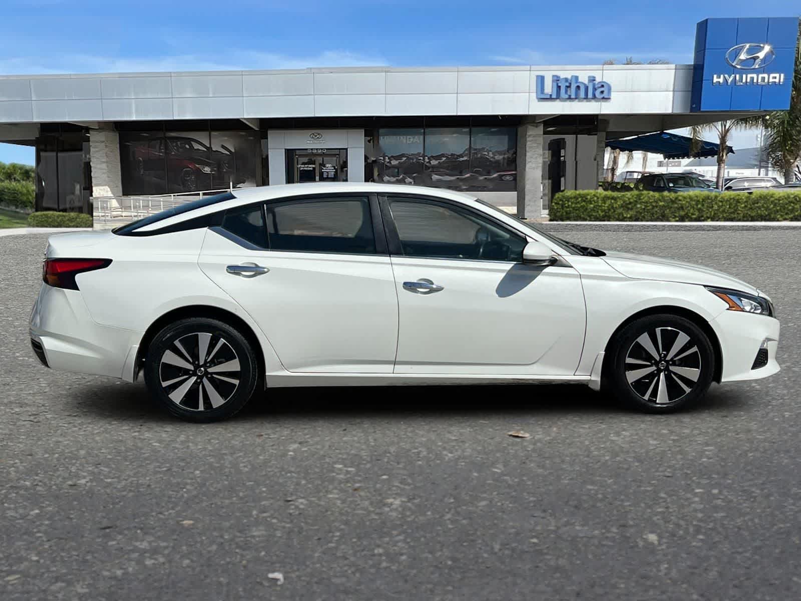 Thumbnail: 2022 Nissan Altima - 9