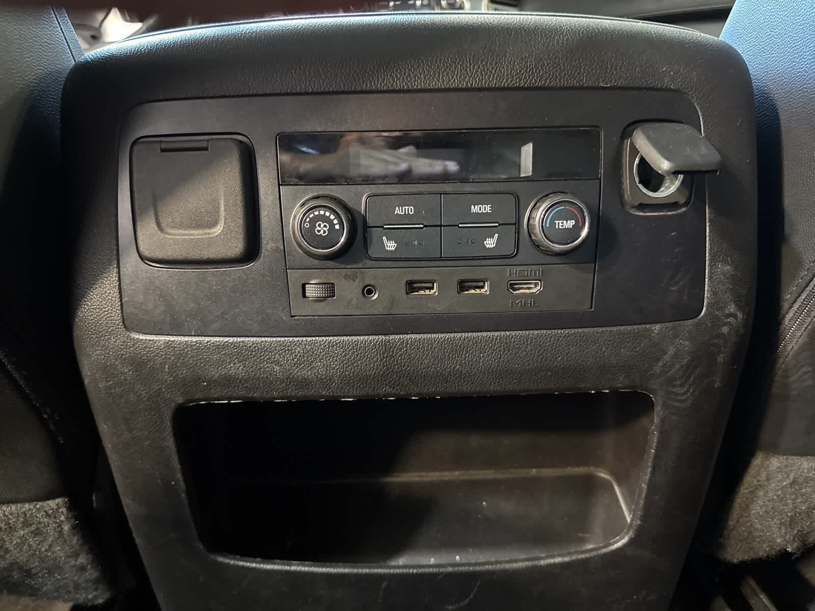 Thumbnail: 2019 GMC Yukon XL - 22