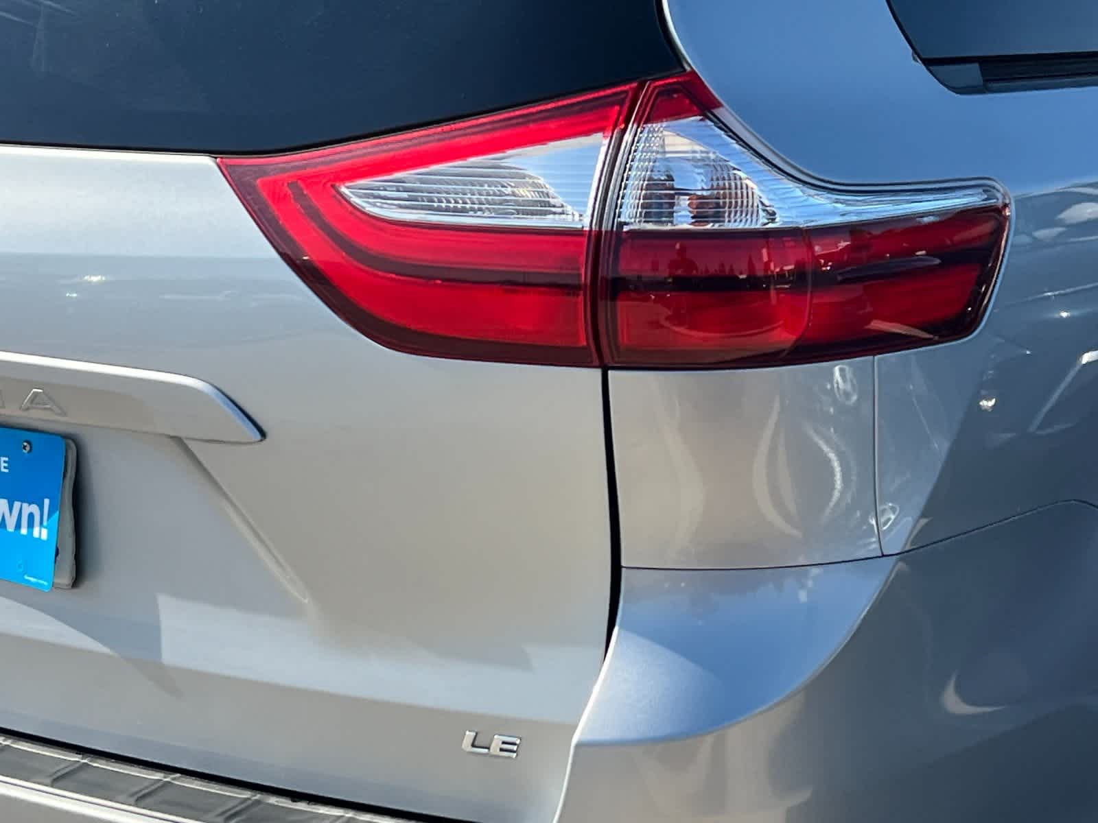 Thumbnail: 2017 Toyota Sienna - 28