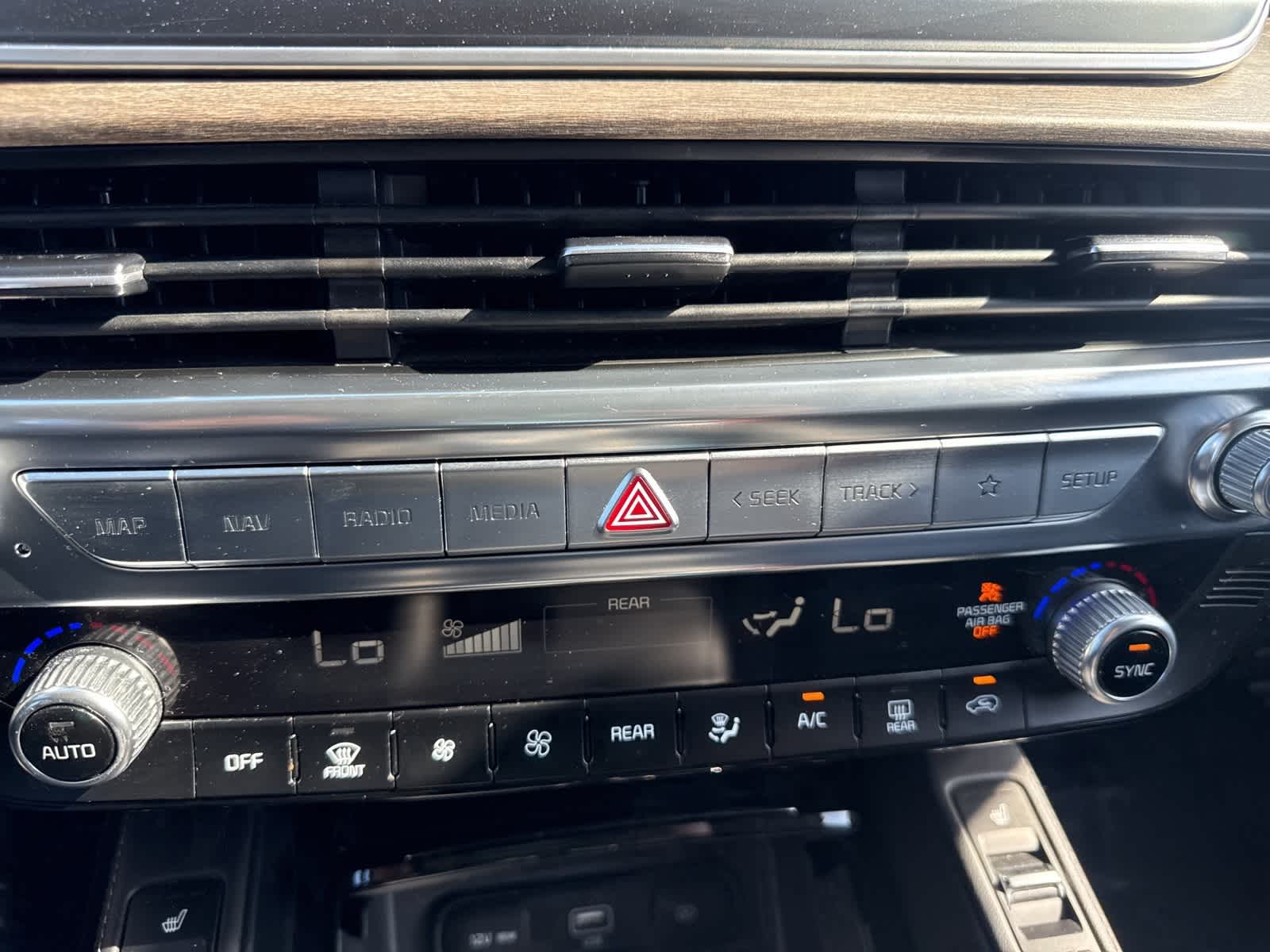 Thumbnail: 2022 Kia Telluride - 24