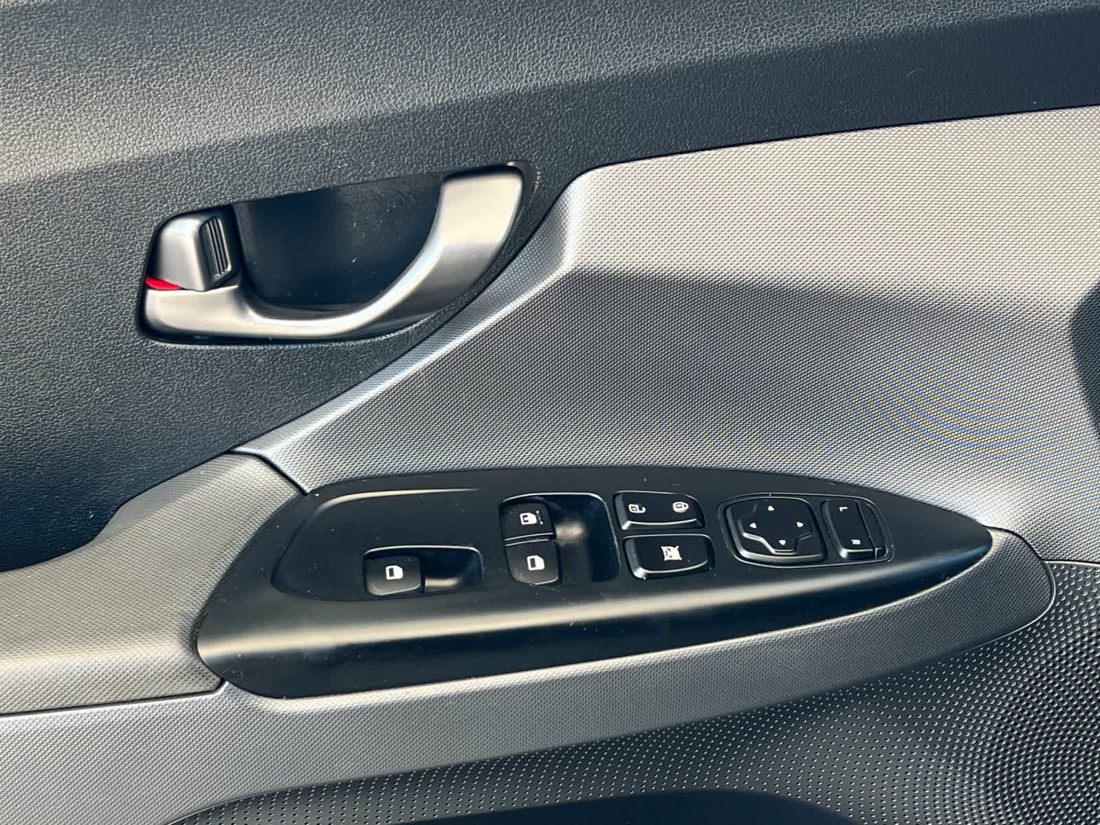 Thumbnail: 2019 Hyundai Veloster - 12