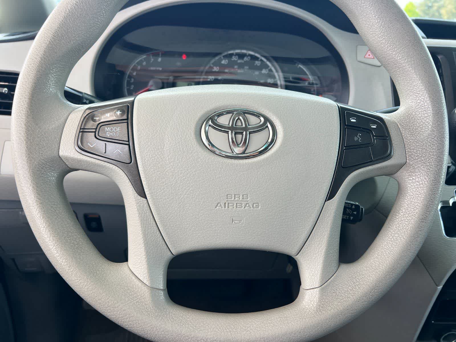 Thumbnail: 2012 Toyota Sienna - 23